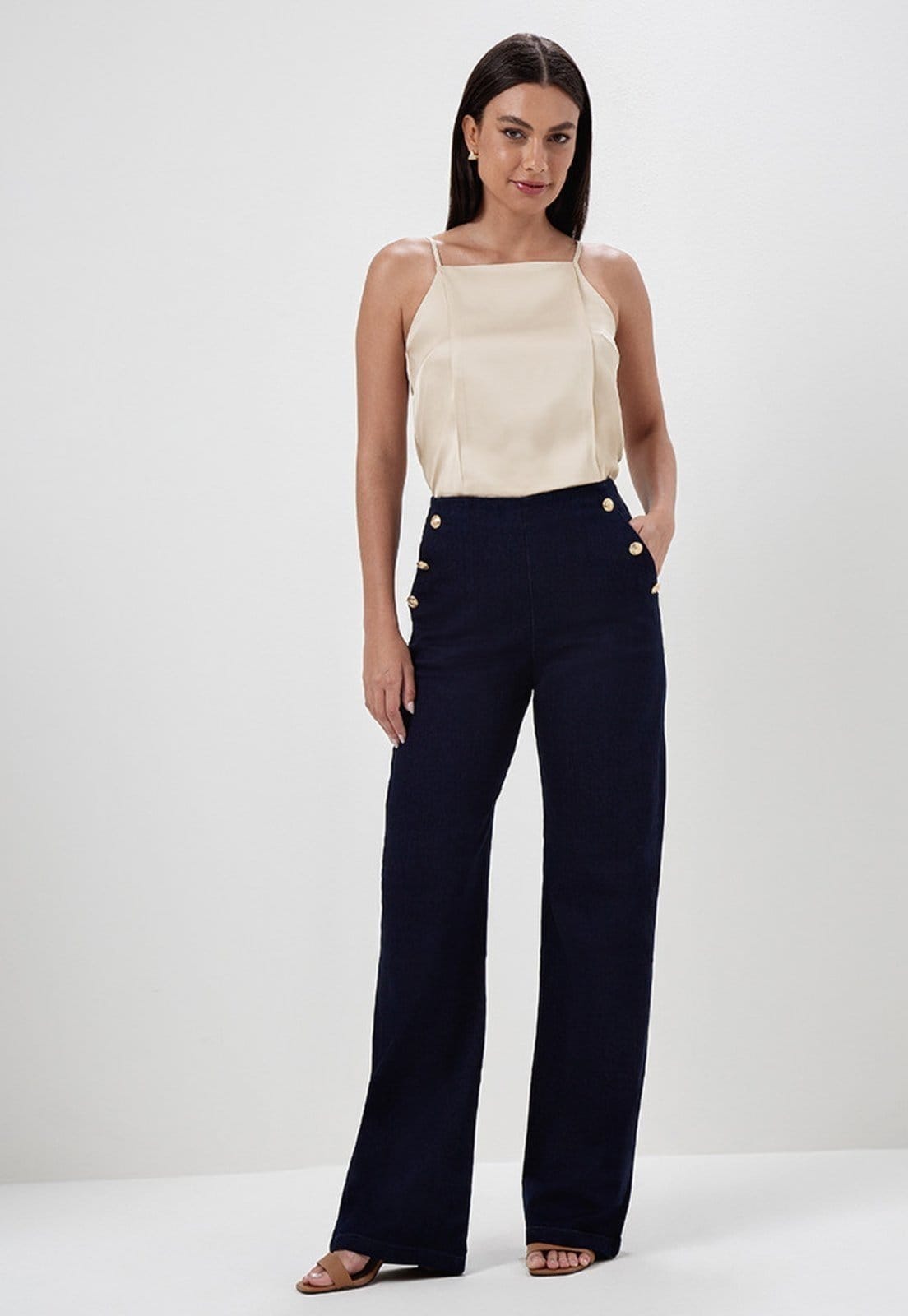 Vista principal Calça Jeans Wide Leg com Botões de Brasão Azul Escuro Serena Principessa jeans azul