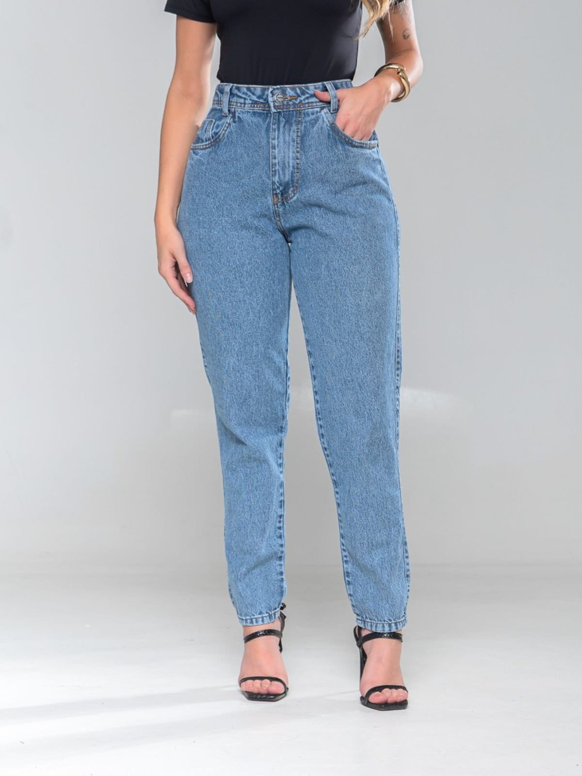 Vista 2 Calça Feminina Mom Alpha Street Wear Casual e Confortável Dia a Dia Claro Alpha Street Wear azul