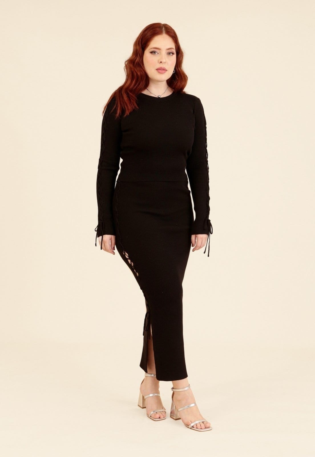 Vista principal Saia Midi Pop Me Em Tricô Com Trançado Lateral Pop Me preto