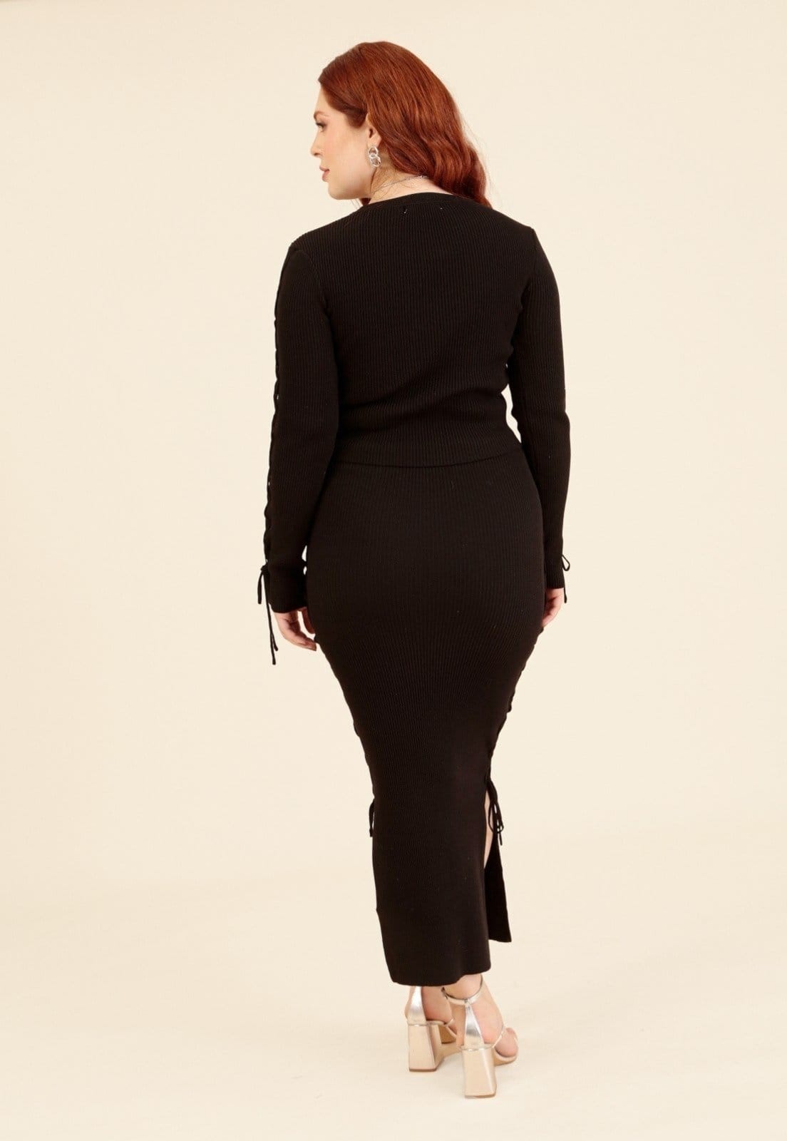 Vista 2 Saia Midi Pop Me Em Tricô Com Trançado Lateral Pop Me preto