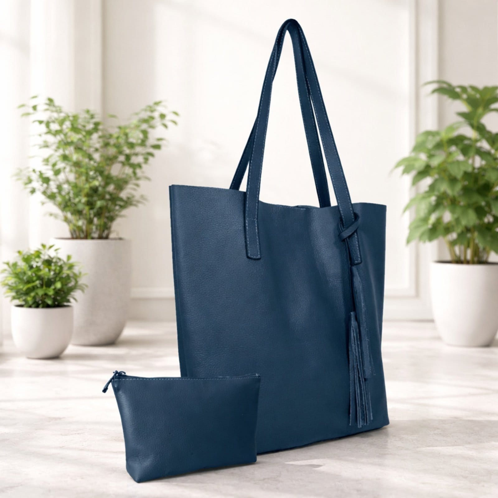 Vista 2 Kit Bolsa Boho Sacola e Necesseire TopGrife Couro Marinho TopGrife azul marinho