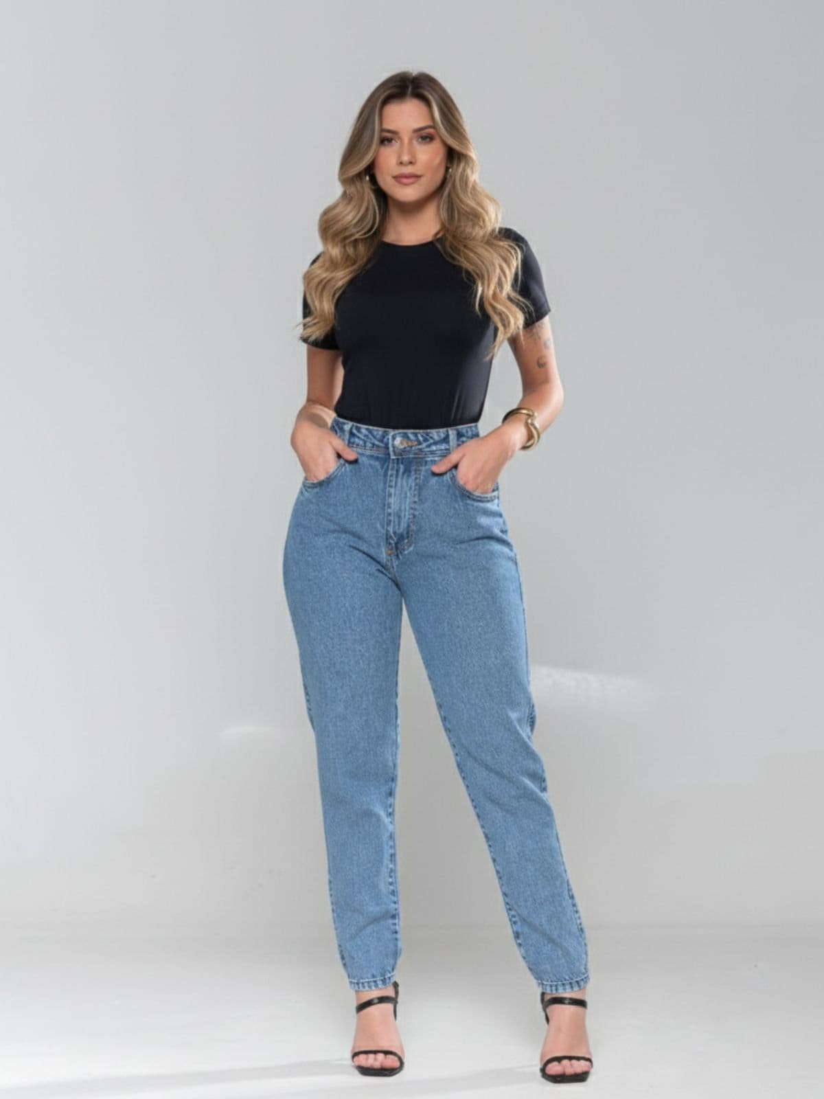 Calça Jeans Feminina Mom Alpha Street Wear Cintura Alta Clara