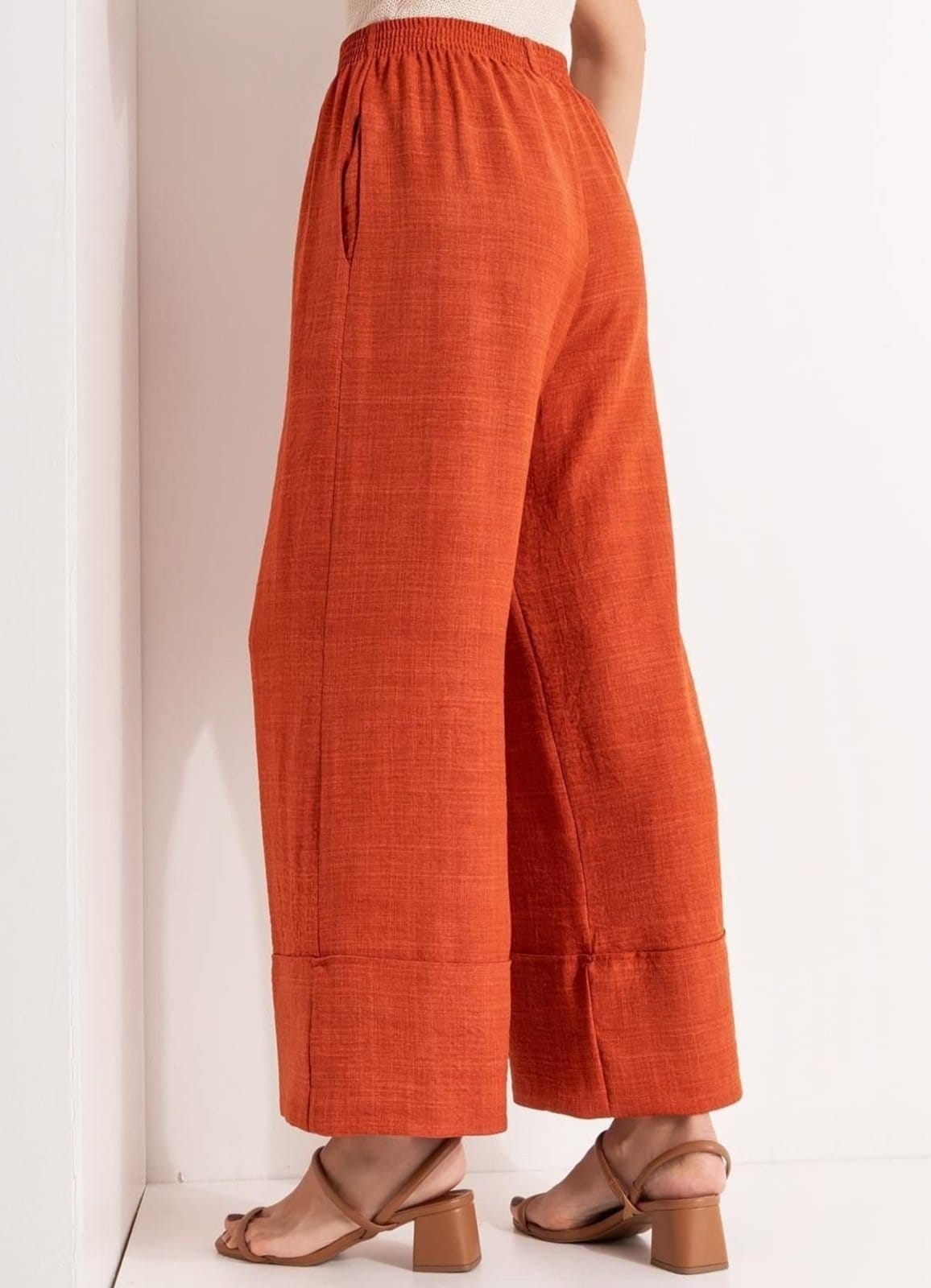 Vista 2 Calça Em Tecido Texturizado Telha Quintess laranja