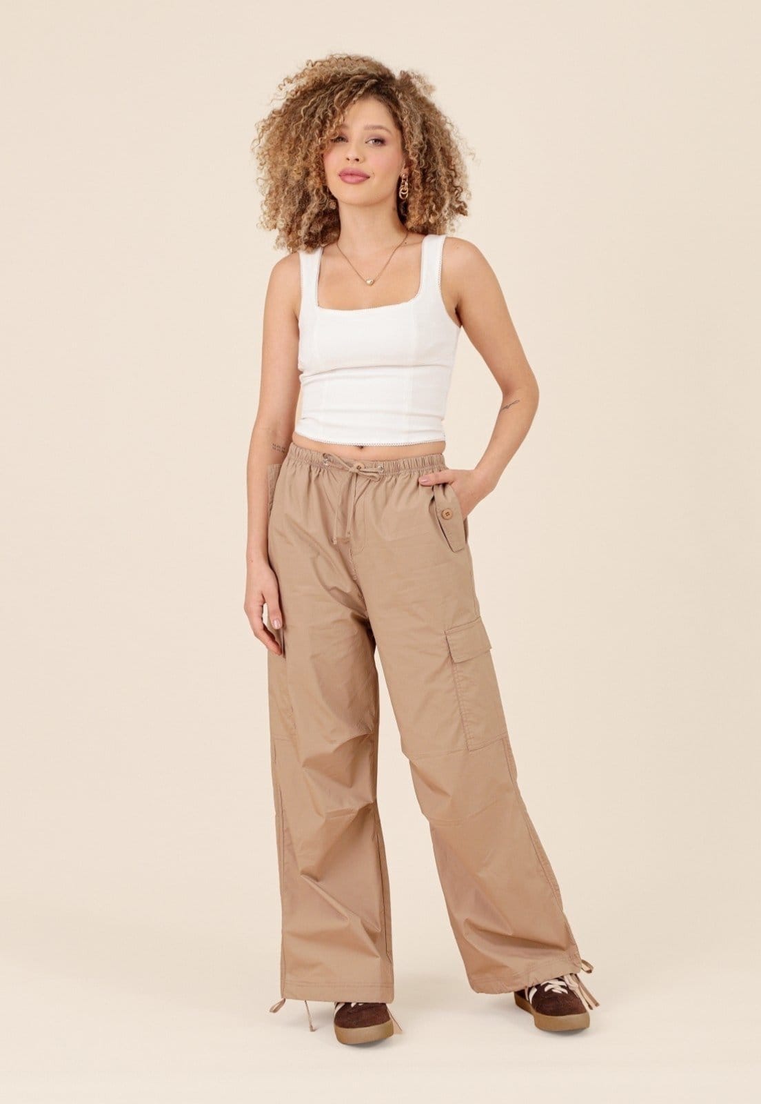 Vista principal Calça Parachute Pop Me Bolso Cargo Puxador Barra Caqui Pop Me bege/cáqui caqui