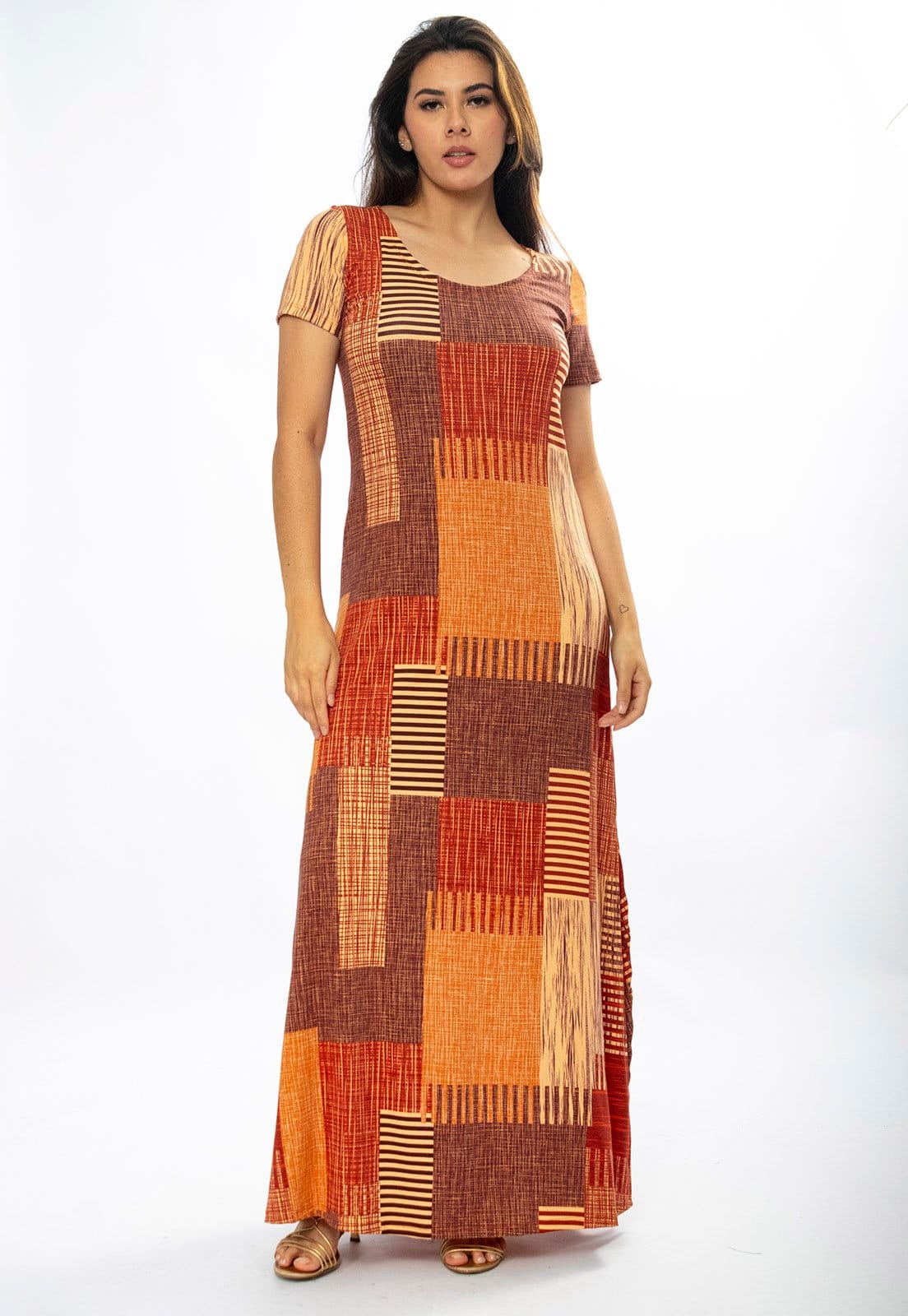 Vista 2 Vestido Longo Amazônia Vital Malha Gola Canoa Manga Curta Tramas do Sol Amazonia Vital bege/marrom/vermelho