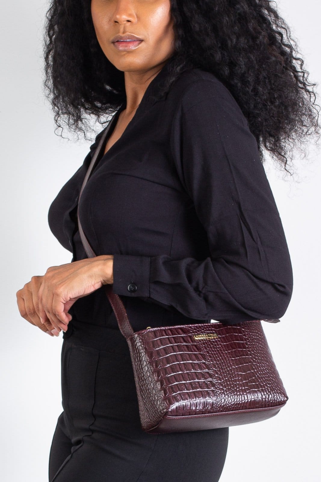 Vista 2 Bolsa pequena transversal de couro croco Iris - Marsala Andrea Vinci vermelho