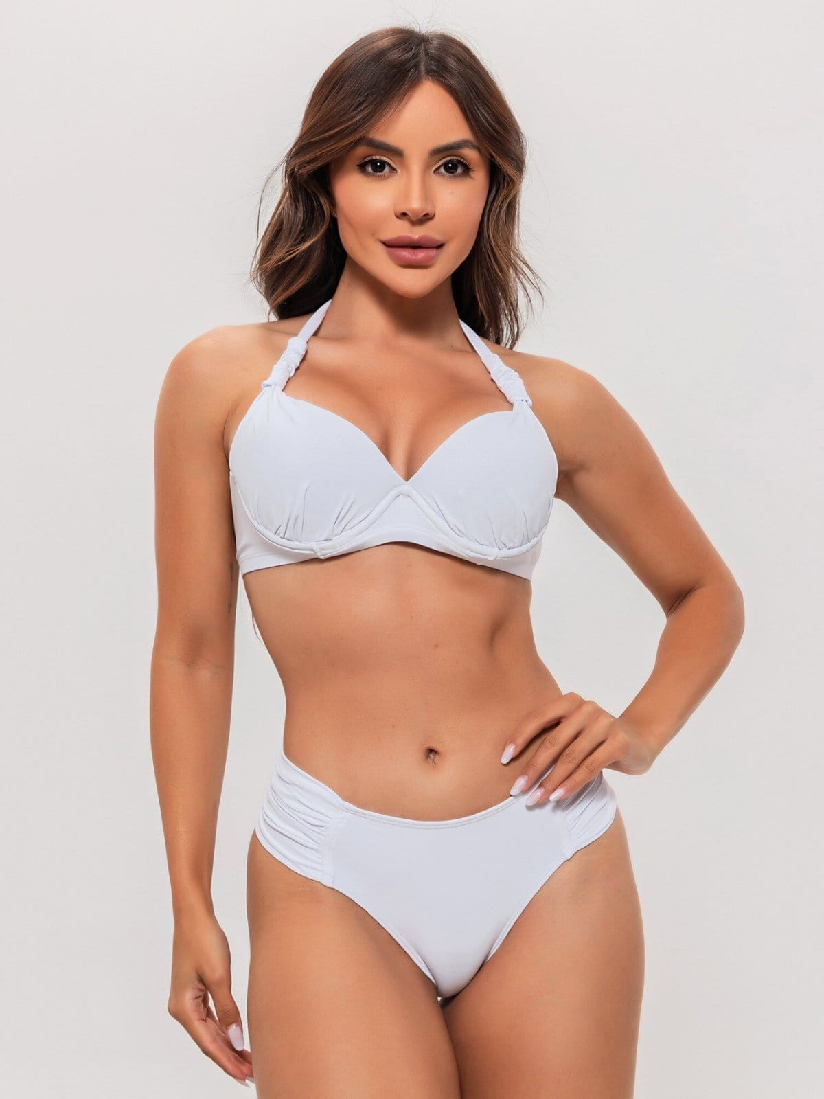 Vista 2 Biquíni com Bojo Meia Taça Orla da Praia Calcinha Drapeada Cintura édia Orla da Praia branco