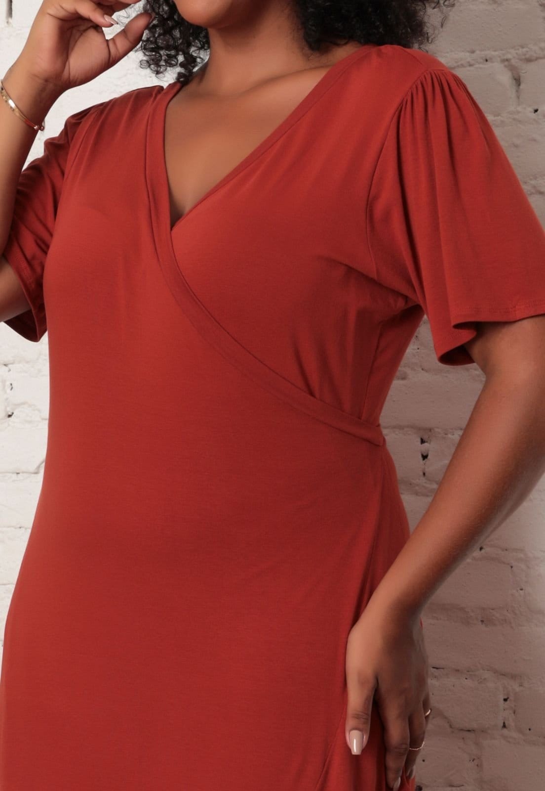 Vista 2 Vestido Feminino Mid Com Babado Plus Size Modelo Cachequer Premium Moda Verão Queimado Docce Mulher laranja