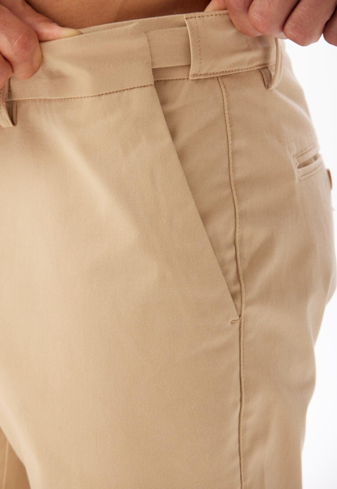 Vista 2 Calça Sarja Regular Moovexx Traymon - Areia - 54 Traymon caramelo