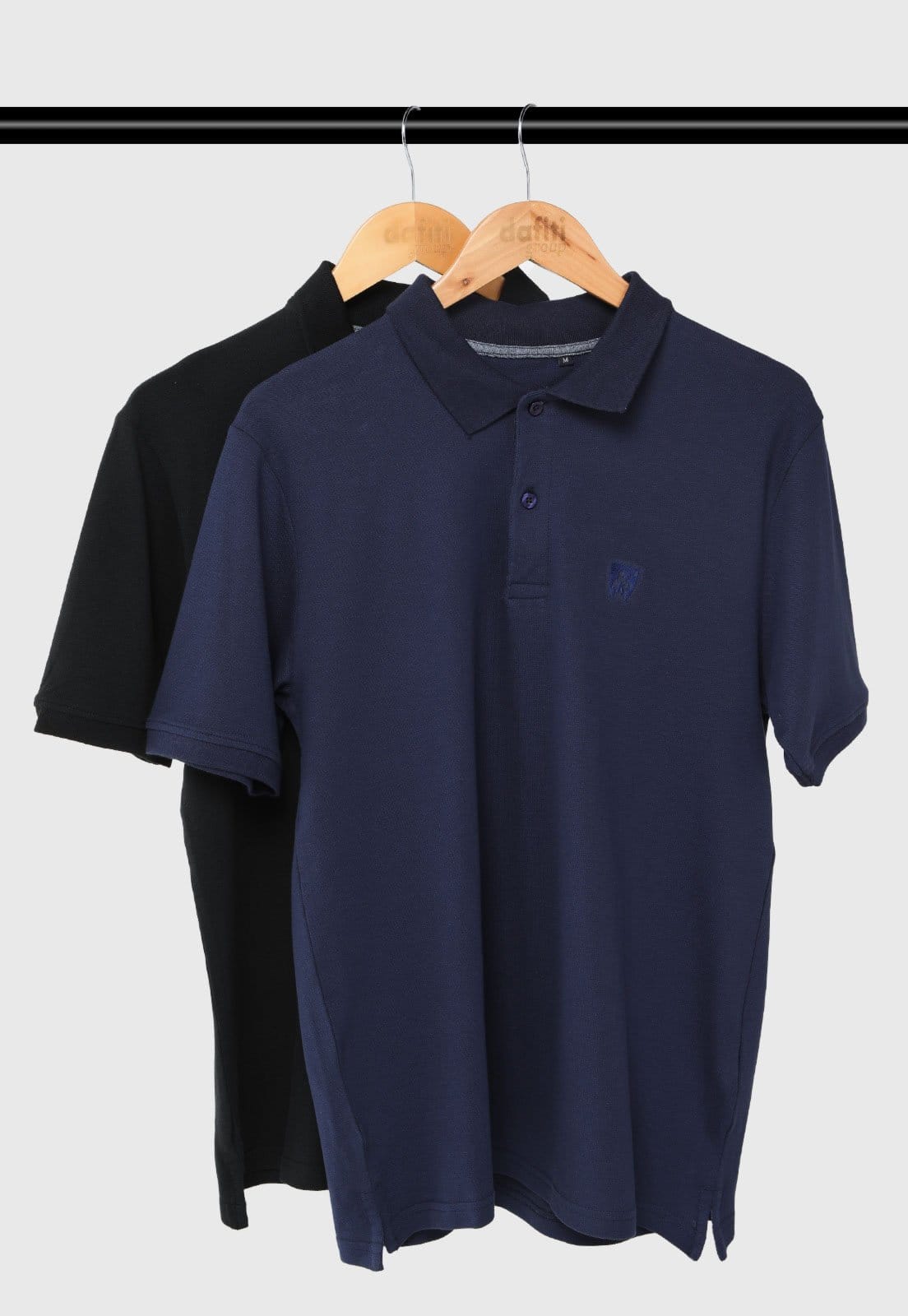 Vista principal Kit 2 Camisas Polo Masculina MR Kitsch Slim Preta e Azul Marinho MR. KITSCH preto azul