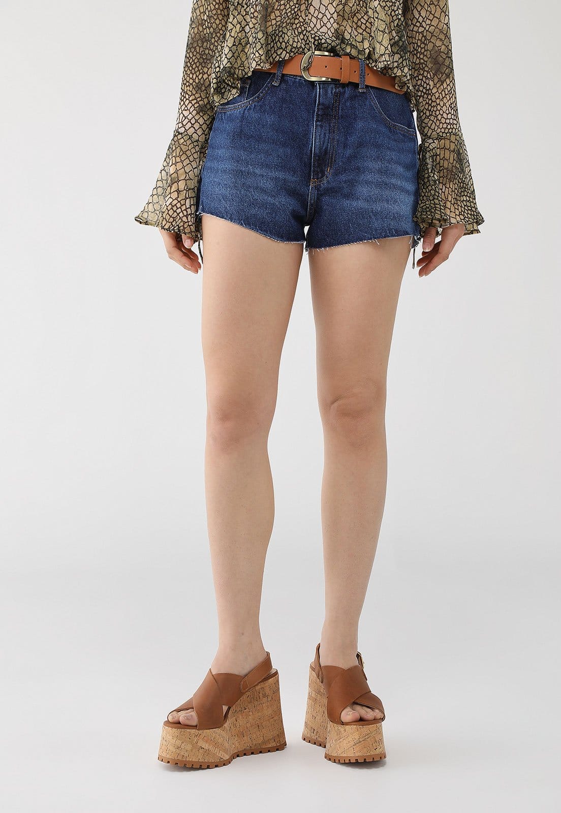 Vista principal Short Jeans Lança Perfume Relaxed Barra Destroyed Lança Perfume azul