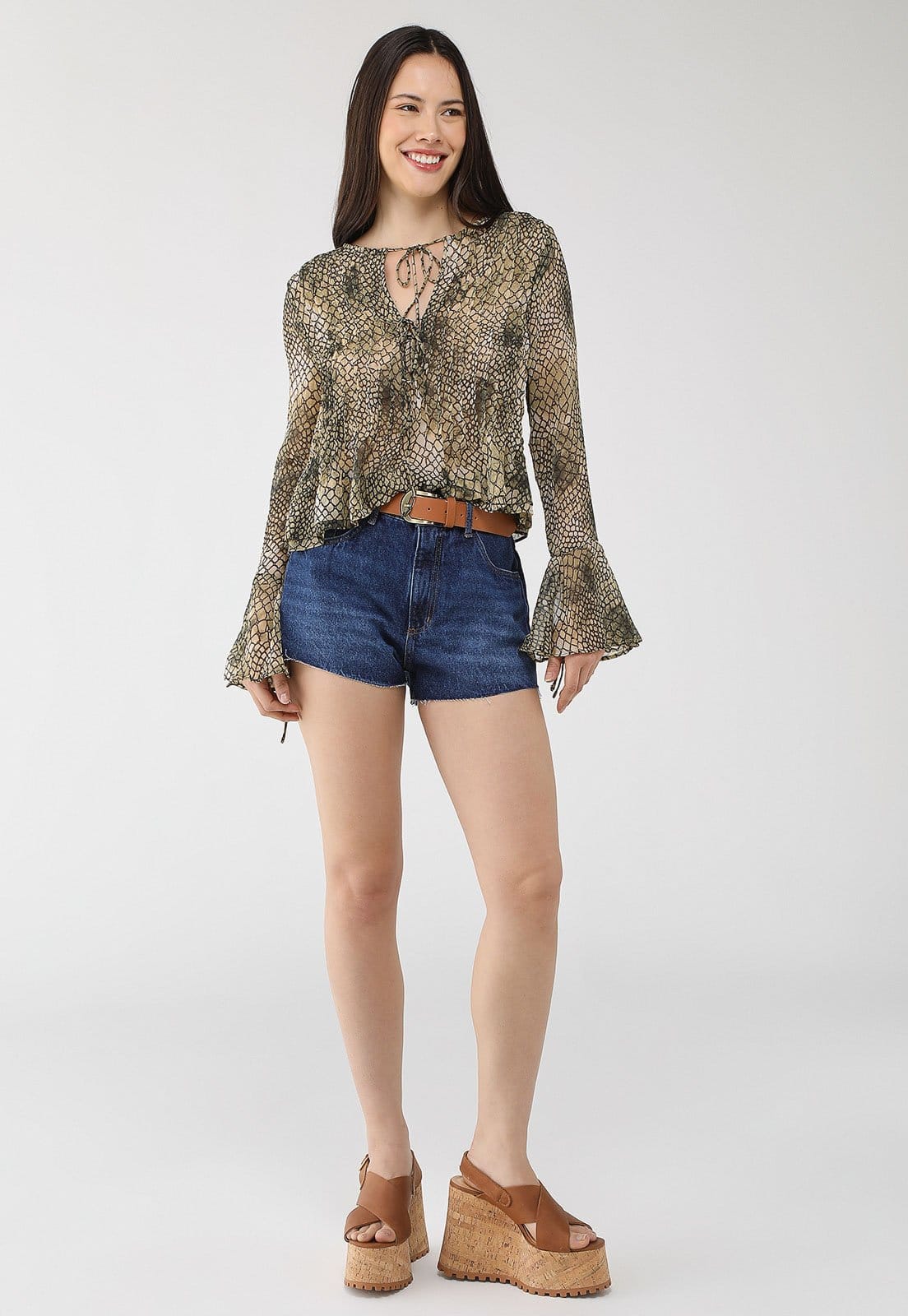 Vista 2 Short Jeans Lança Perfume Relaxed Barra Destroyed Lança Perfume azul