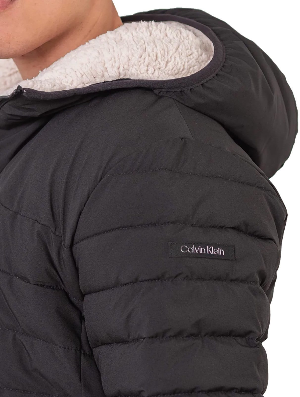 Vista 2 Jaqueta Calvin Klein Masculina Hoodie Matelassê Sherpa Preta Calvin Klein preto