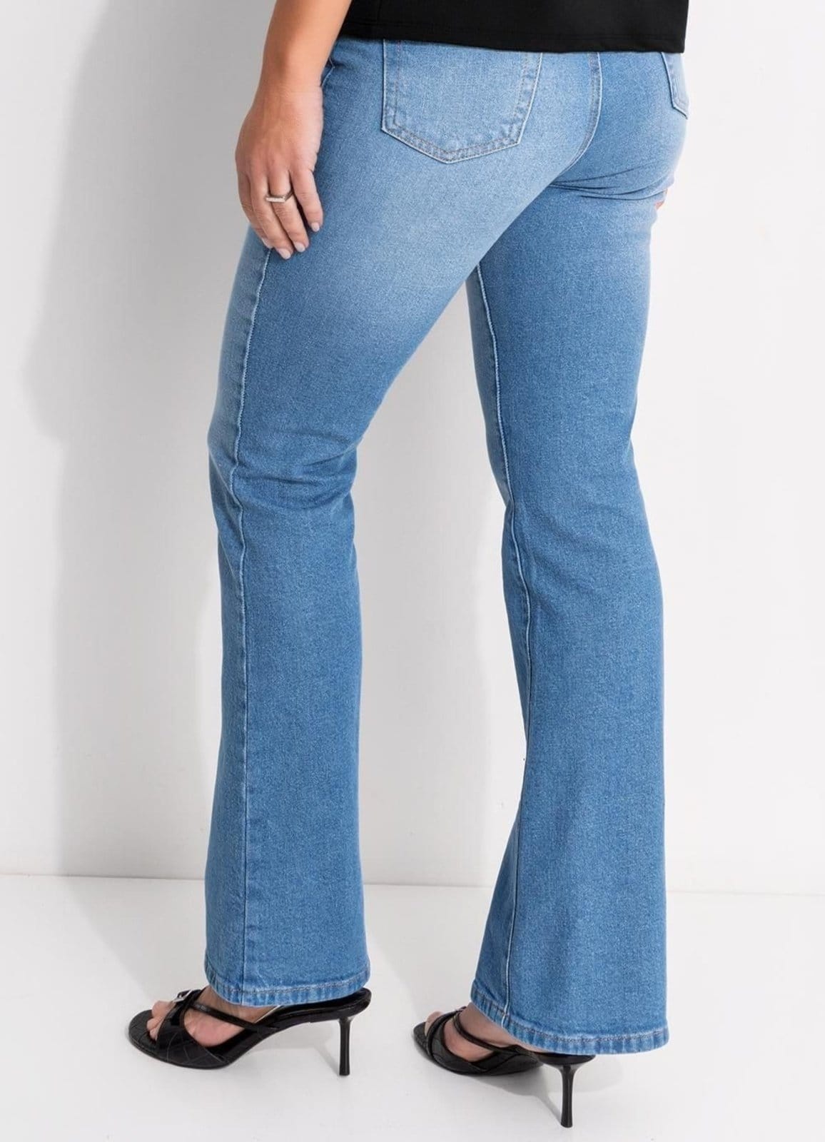 Vista 2 Calça Flare Em Jeans Quintess Jeans Claro Quintess azul