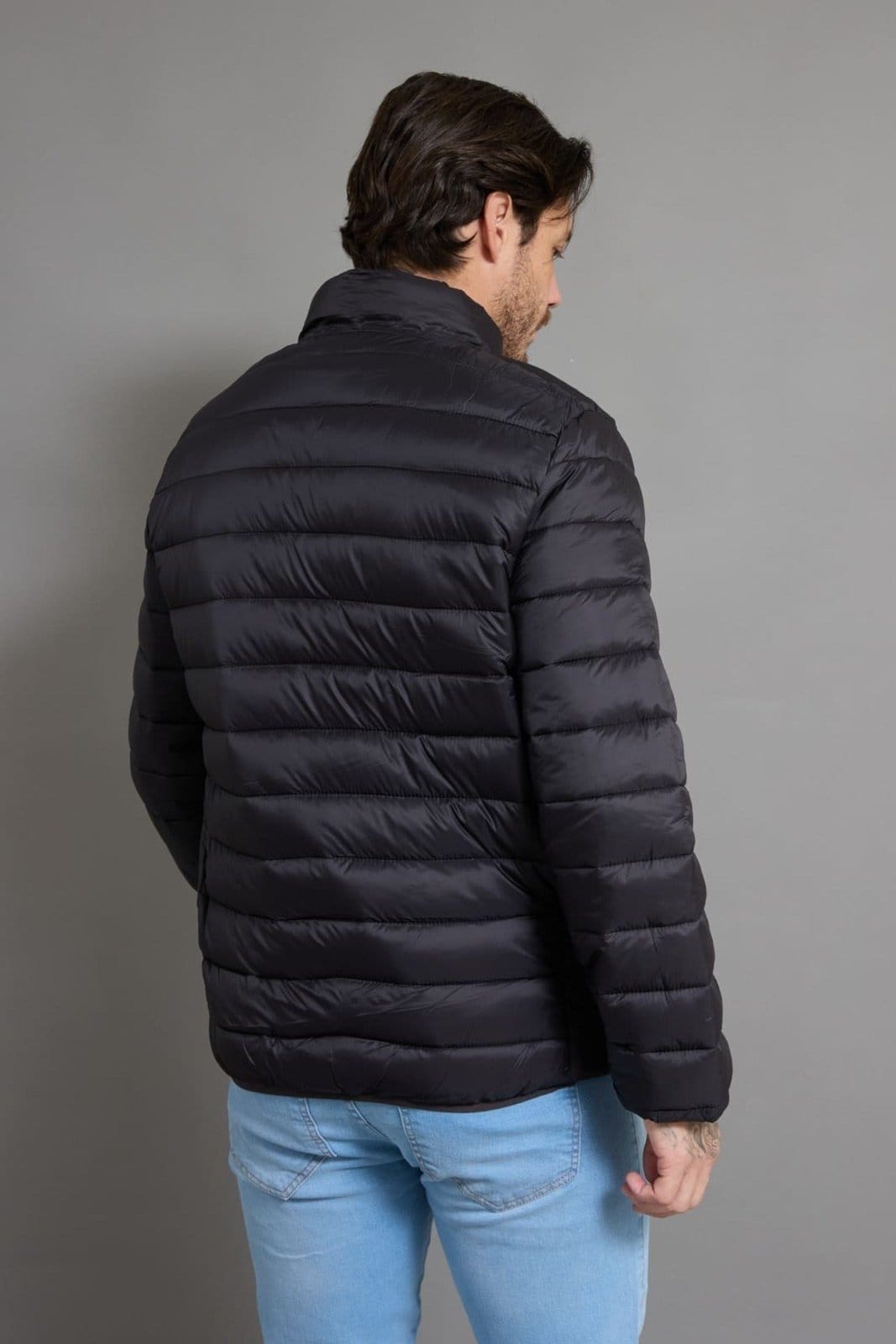 Vista 2 Jaqueta Puffer Masculina Bolsos Invisível Dialogo Jeans Dialogo Jeans preto