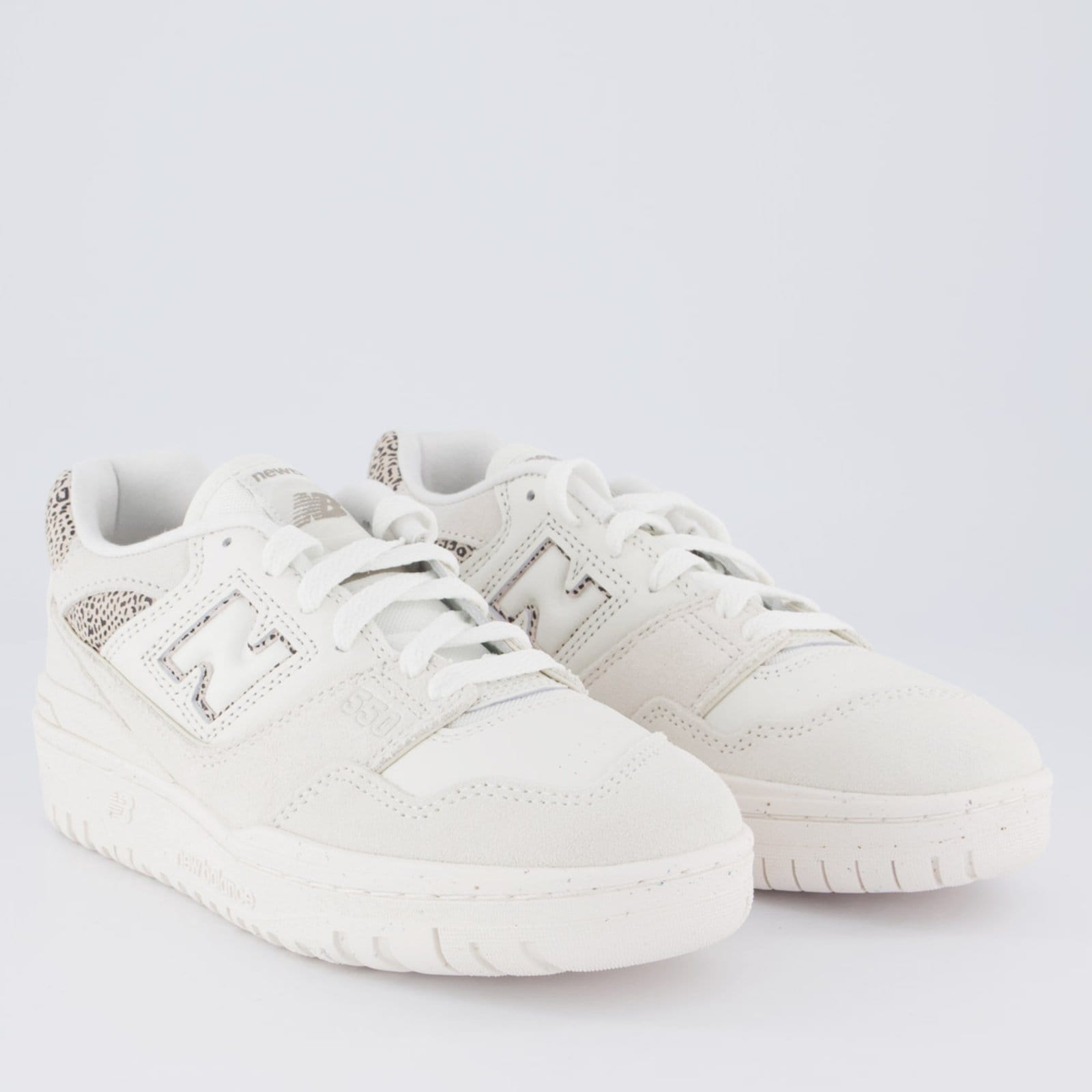 Vista 2 Tênis New Balance 550 Feminino Claro New Balance cinza