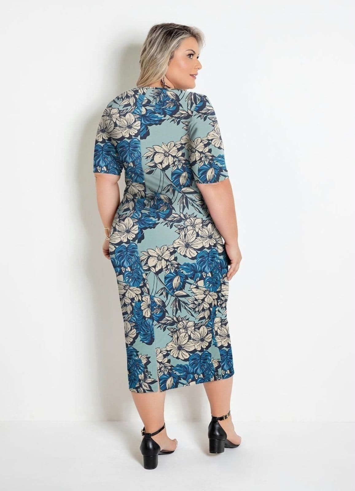 Vista 2 Vestido Midi Plus Size Floral Marguerite azul