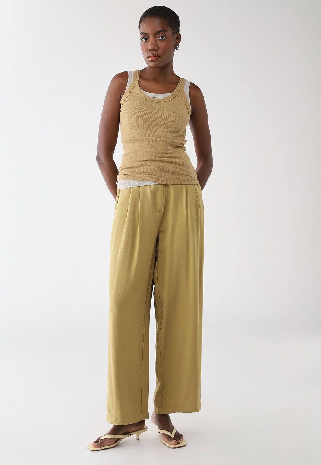 Vista 2 Calça Feminina Hering Cintura Alta Mostarda Hering amarelo