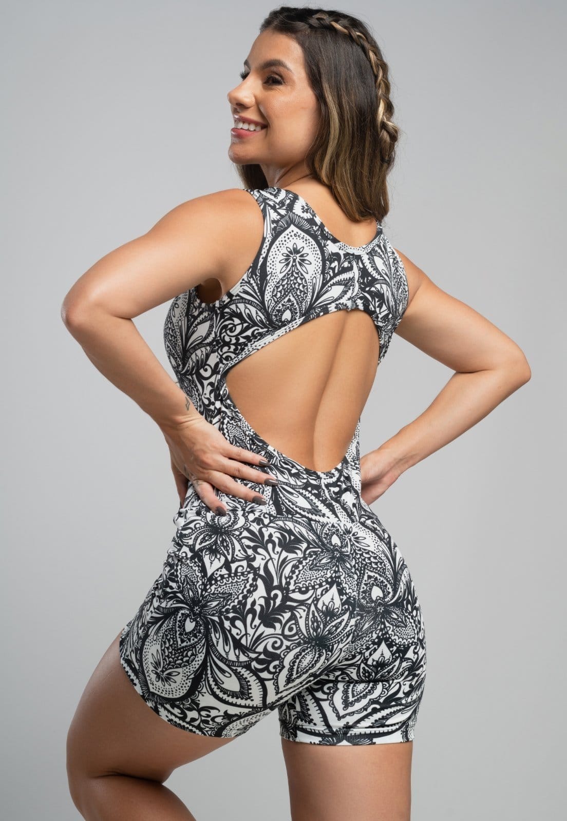 Vista 2 Macaquinho MVB Modas Liso Suplex Fitness Academia Curto Mandala Mvb Modas branco