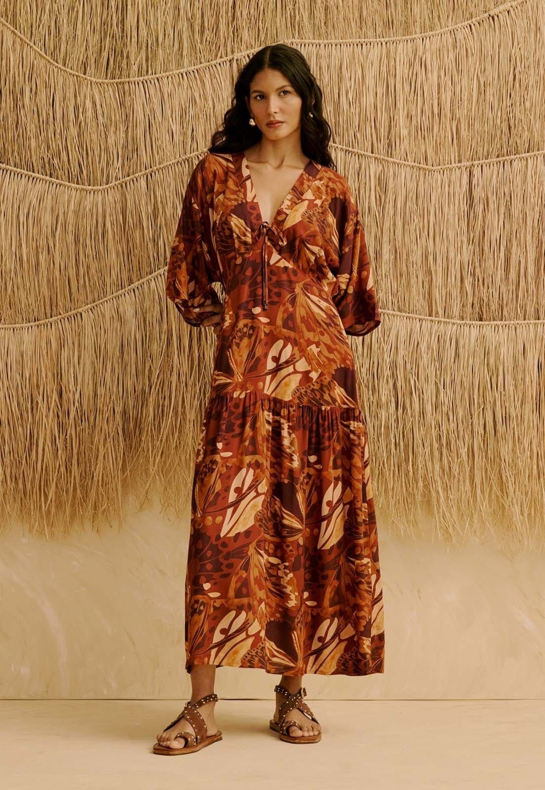 Vista principal Vestido Midi Babados Estampado Borbo Boho CaCay marrom