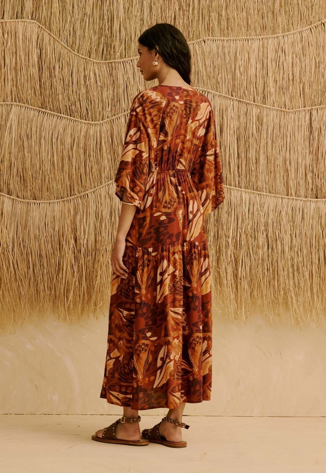 Vista 2 Vestido Midi Babados Estampado Borbo Boho CaCay marrom