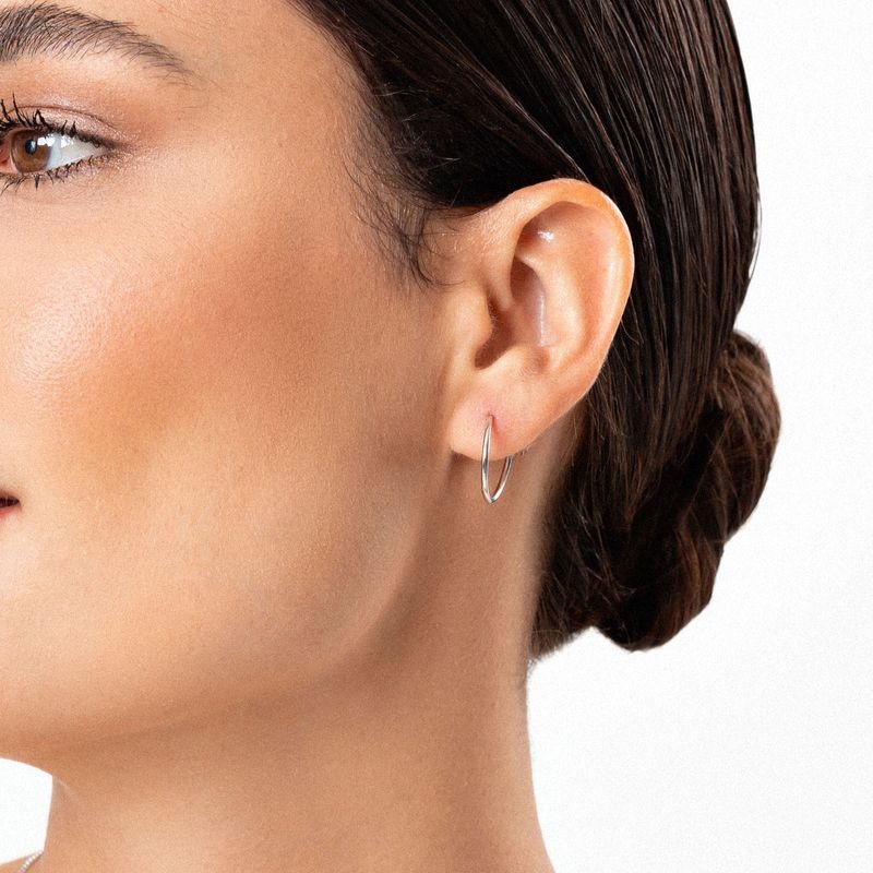 Imagem principal Brinco Argola Fio Redondo em Ouro Branco 18k - 17mm Monte Carlo