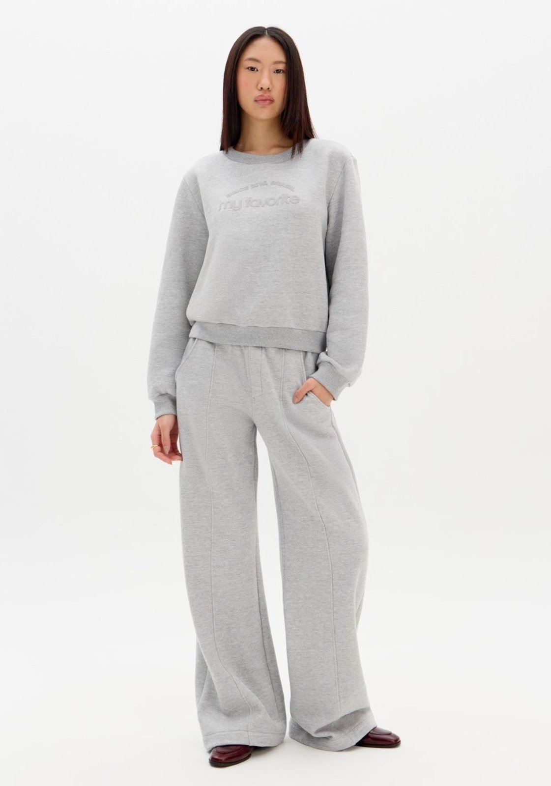 Imagem principal Calça Reta De Moletom Com Recortes My Favorite Things cinza