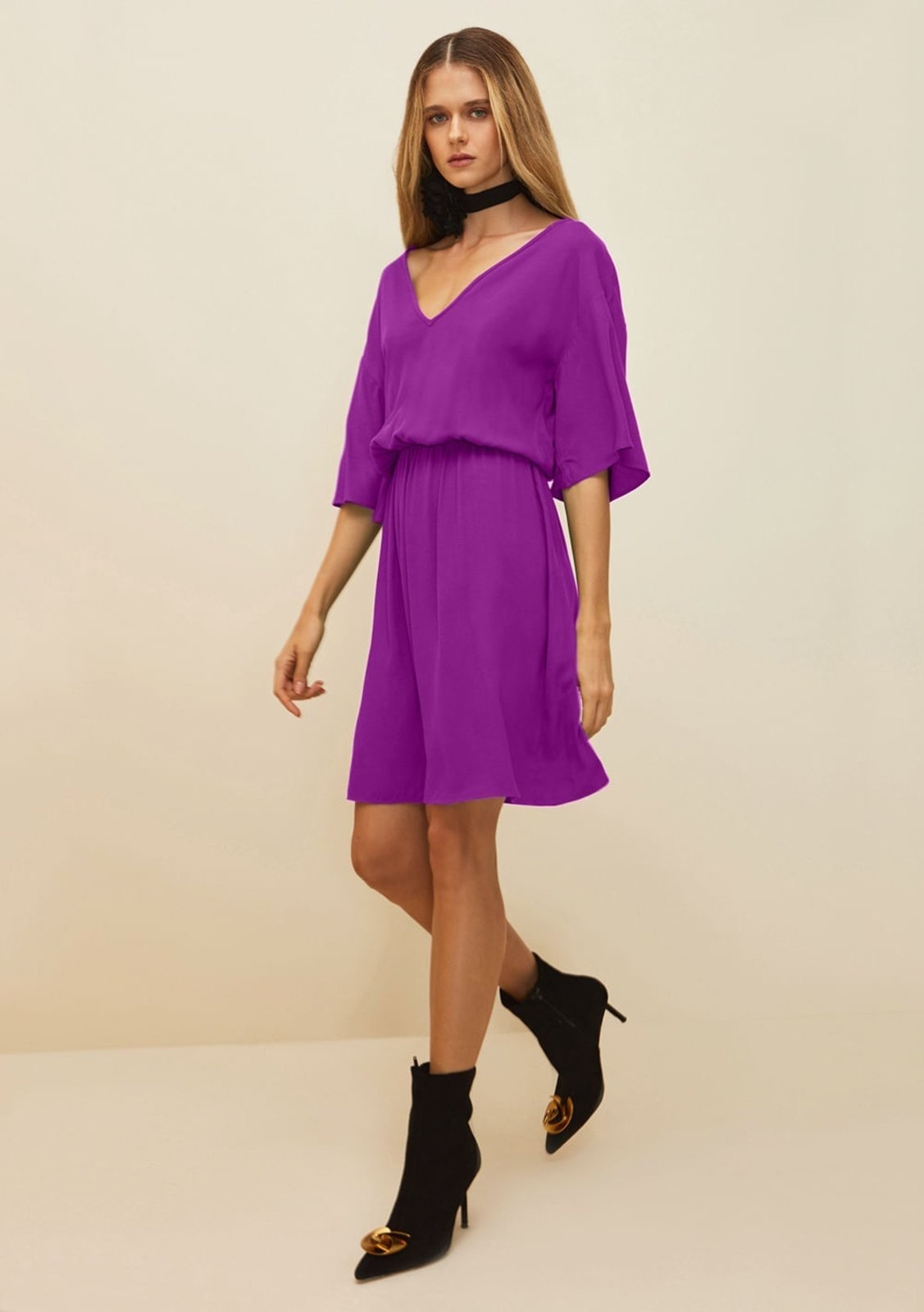 Imagem principal Vestido Morena Rosa Curto Decote V Abertura Costas Roxo Morena Rosa roxo rosa