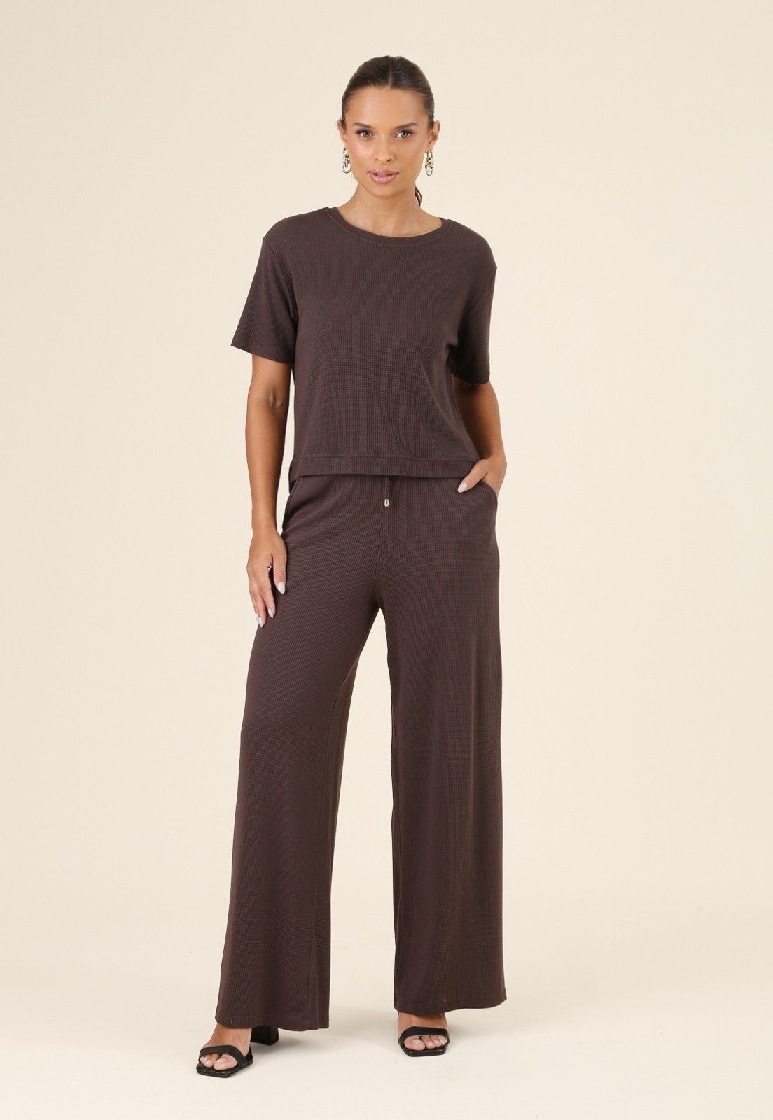 Imagem principal Calça Wide Leg Pop Me Malha Texturizada Bolso Escuro Pop Me marrom