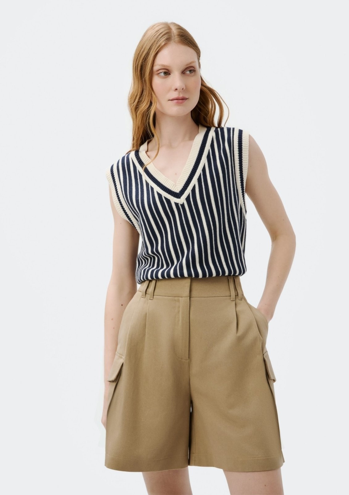 Imagem principal Shorts Feminino Cargo Em Alfaiataria Hering bege