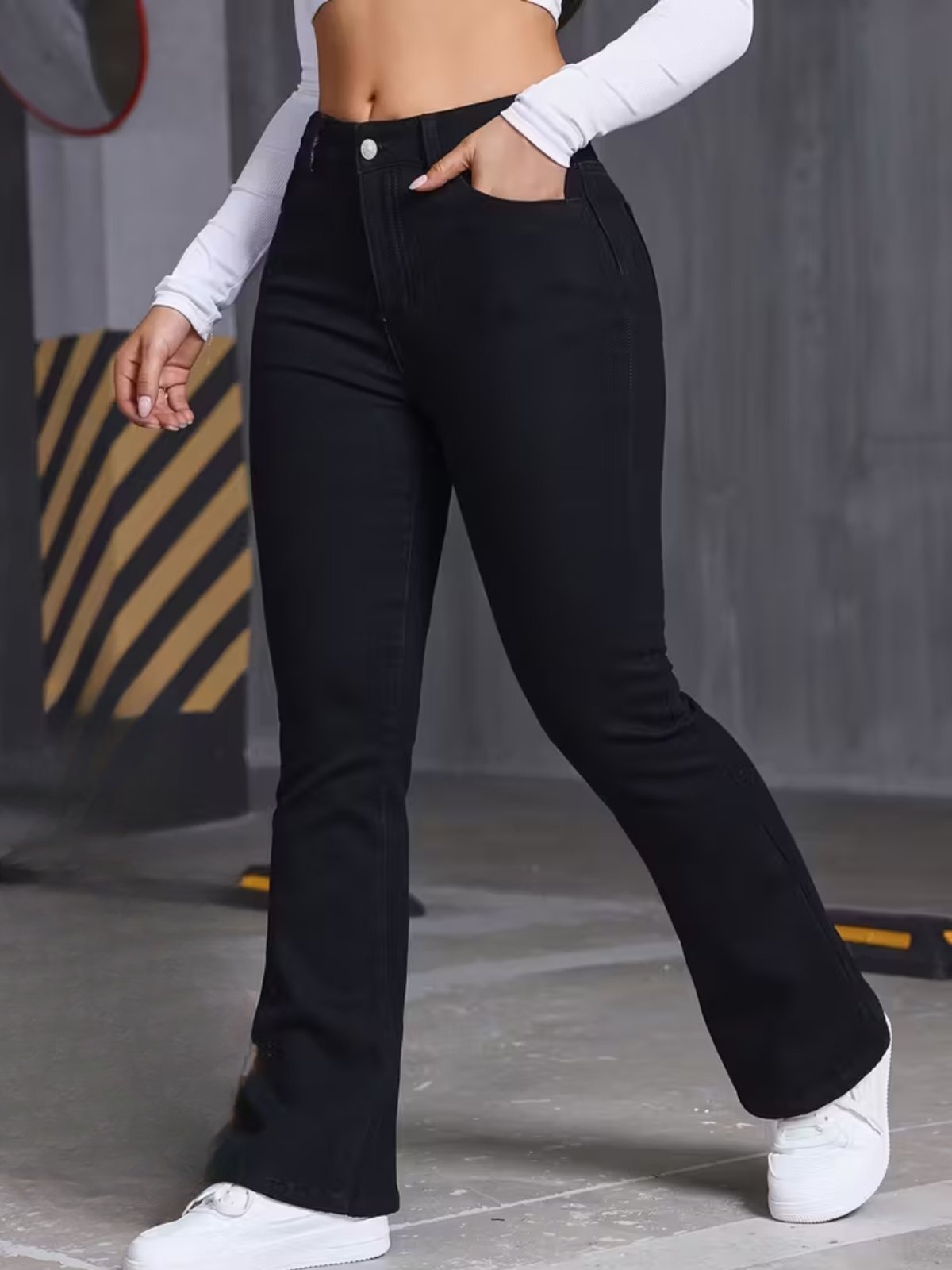 Imagem principal Calça Flare Feminina Text Boca de Sino Cintura Alta Modeladora TEX JEANS jeans/preto