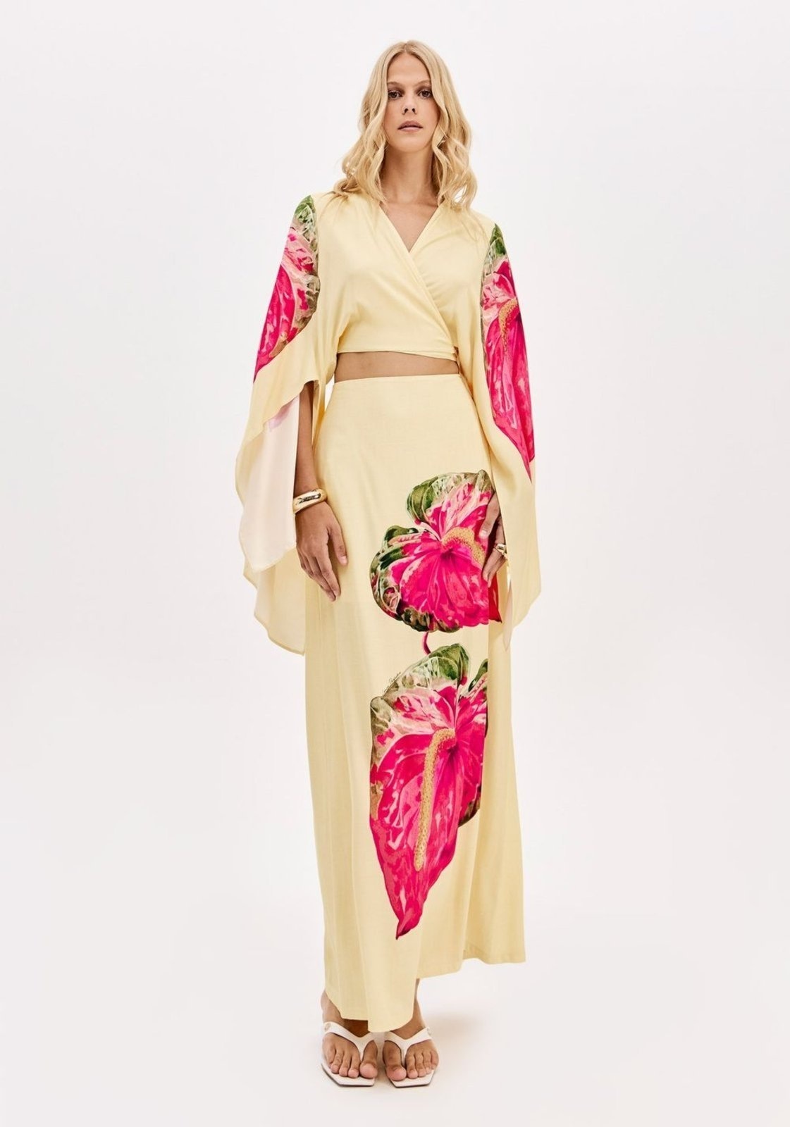 Imagem principal Saia Super Midi Evasê Com Cintura Alta Lança Perfume rosa