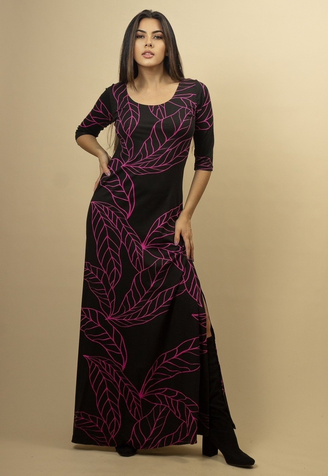 Imagem principal Vestido Longo Malha Gola Canoa Manga 3/4 Estampa Antúrios Cabanafree lilás/preto