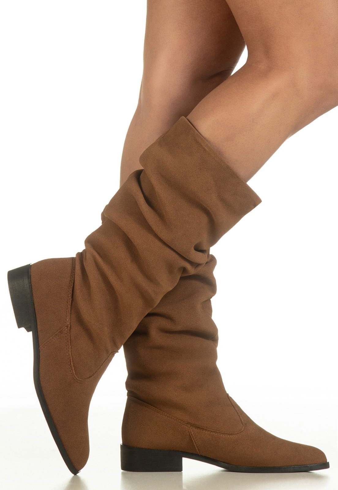 Imagem principal Bota Feminina GiGiL Bico Arredondado Cano Médio Franzido Plissado Enrugado Salto Baixo Camurça Gigil caramelo/marrom