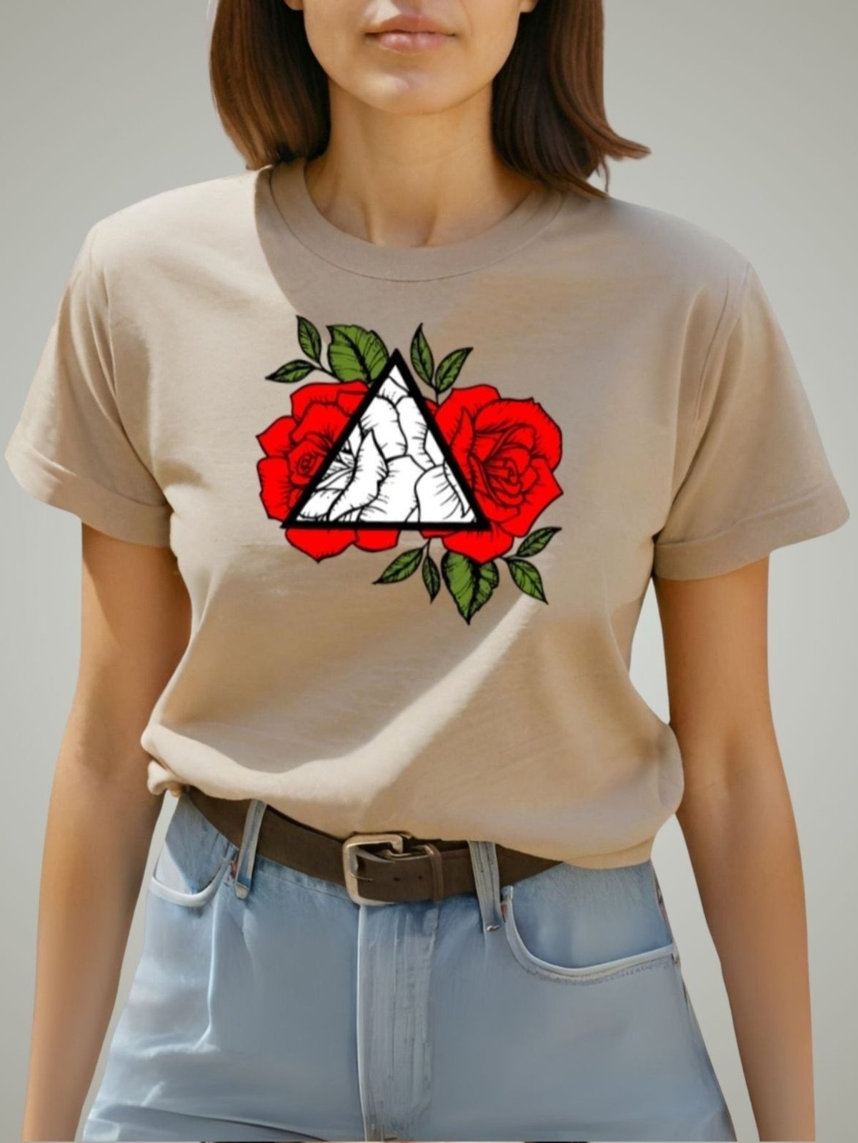 Imagem principal Camiseta Feminina T-shirt GuGi Rosas Vermelhas Camisa Caqui Gugi marrom caqui