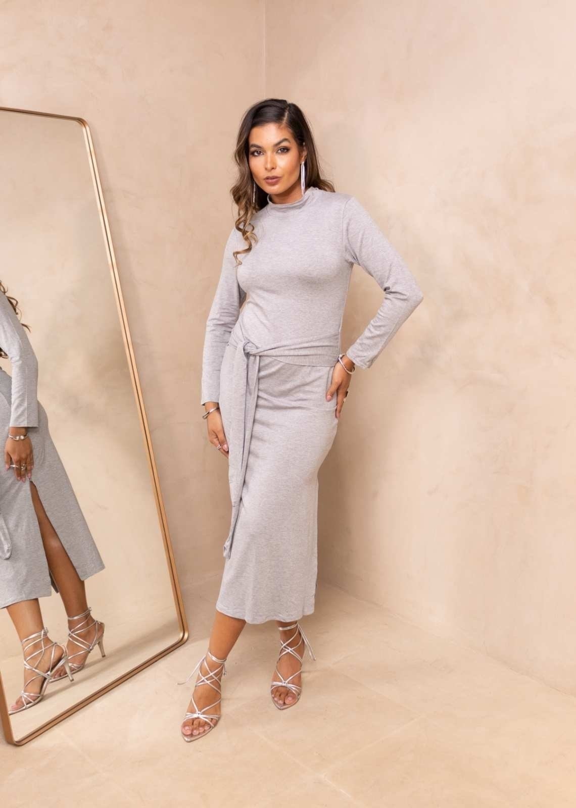 Imagem principal Vestido Midi manga longa Com Cinto Giany Cia do Vestido cinza