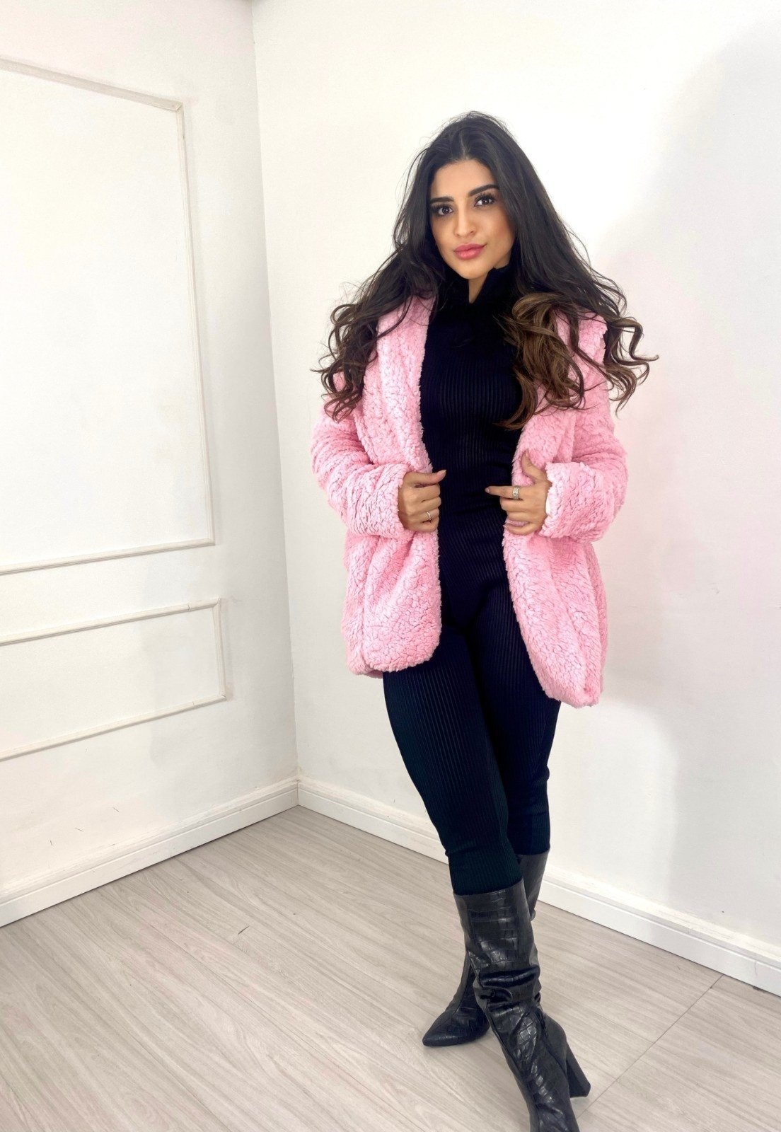 Imagem principal Casaco Teddy Longo Grosso Cia do Vestido rosa