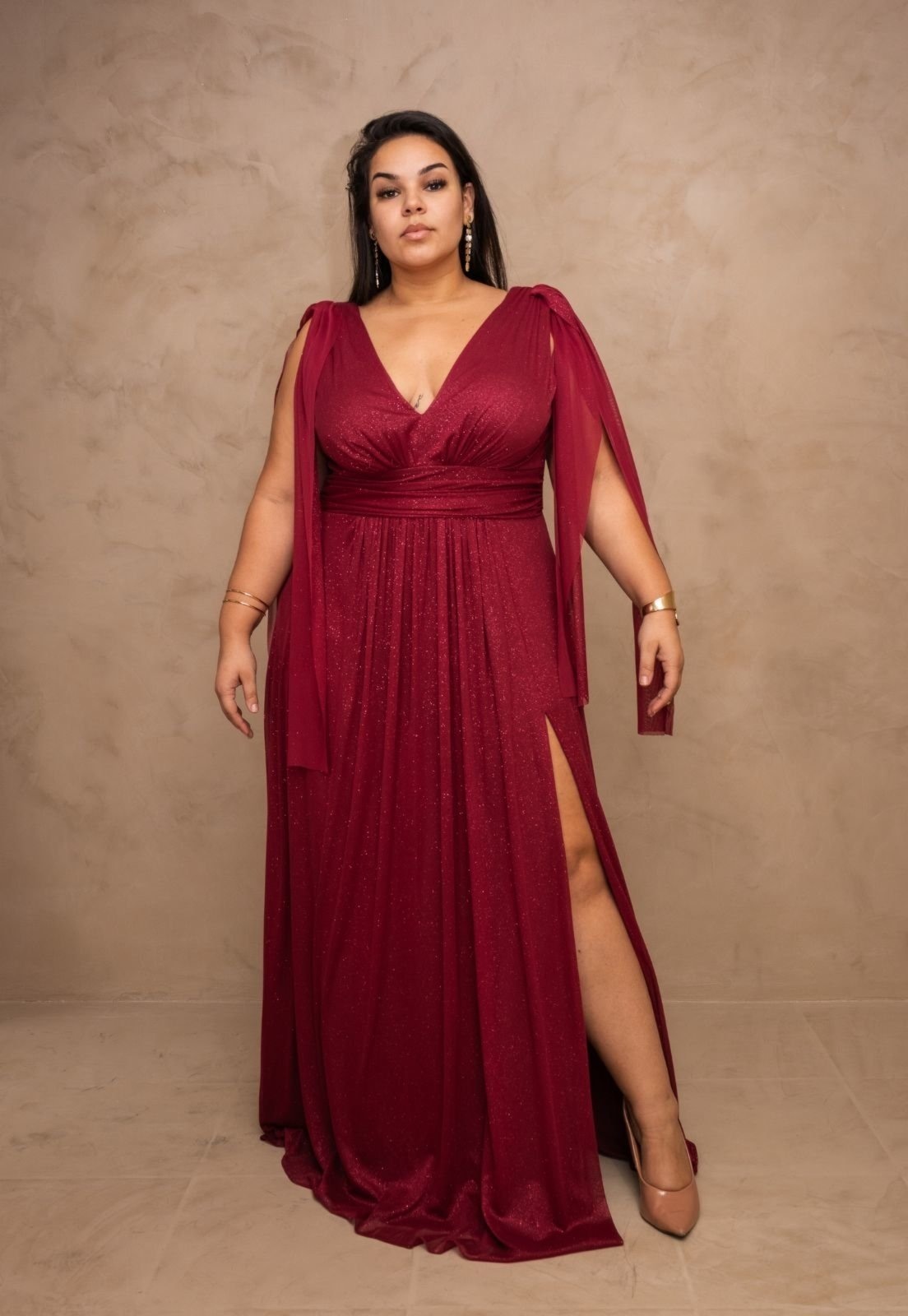 Imagem principal Vestido Longo de Festa decote em V Plus size Curvy Lurex Phinnatta Marsala Cia do Vestido bordô