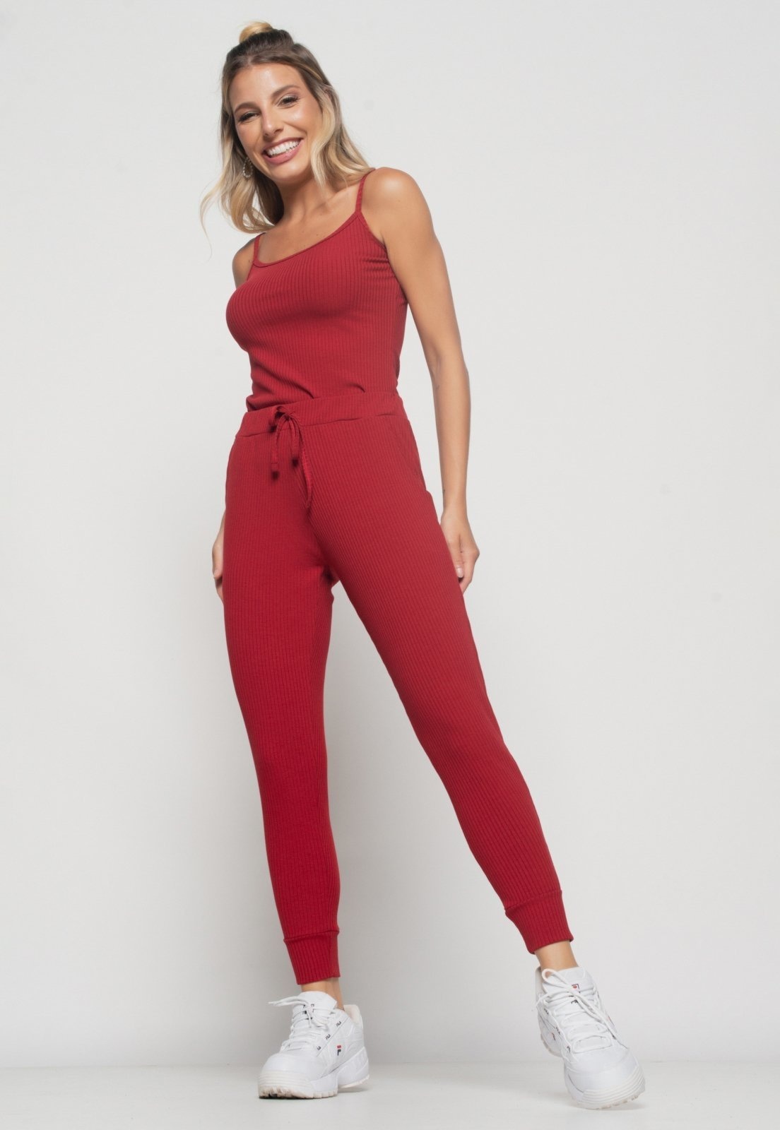 Imagem principal Conjunto Salvatore Comfy Com Regata Alcinha e Jogger Canelada Salvatore Fashion vermelho