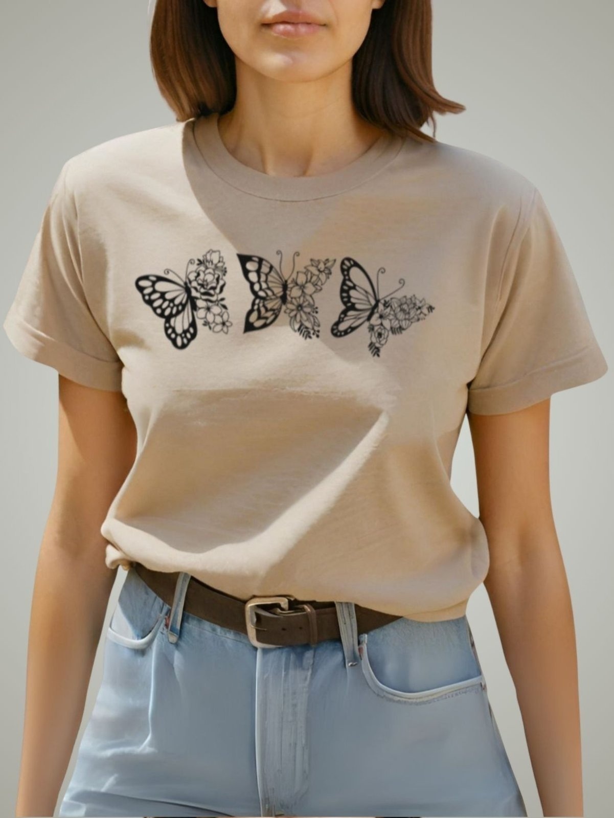 Imagem principal Camiseta Feminina T-shirt Plus Size GuGi Borboletas Blusinha Baby Look Camisa Caqui Gugi cáqui caqui