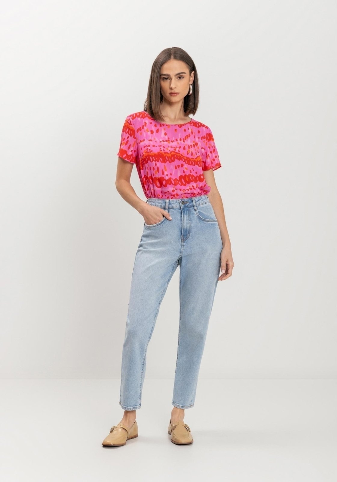 Imagem principal Calça Lez a Lez Mom Jeans Cropped Com Cintura Alta E Bolsos Lez a Lez azul