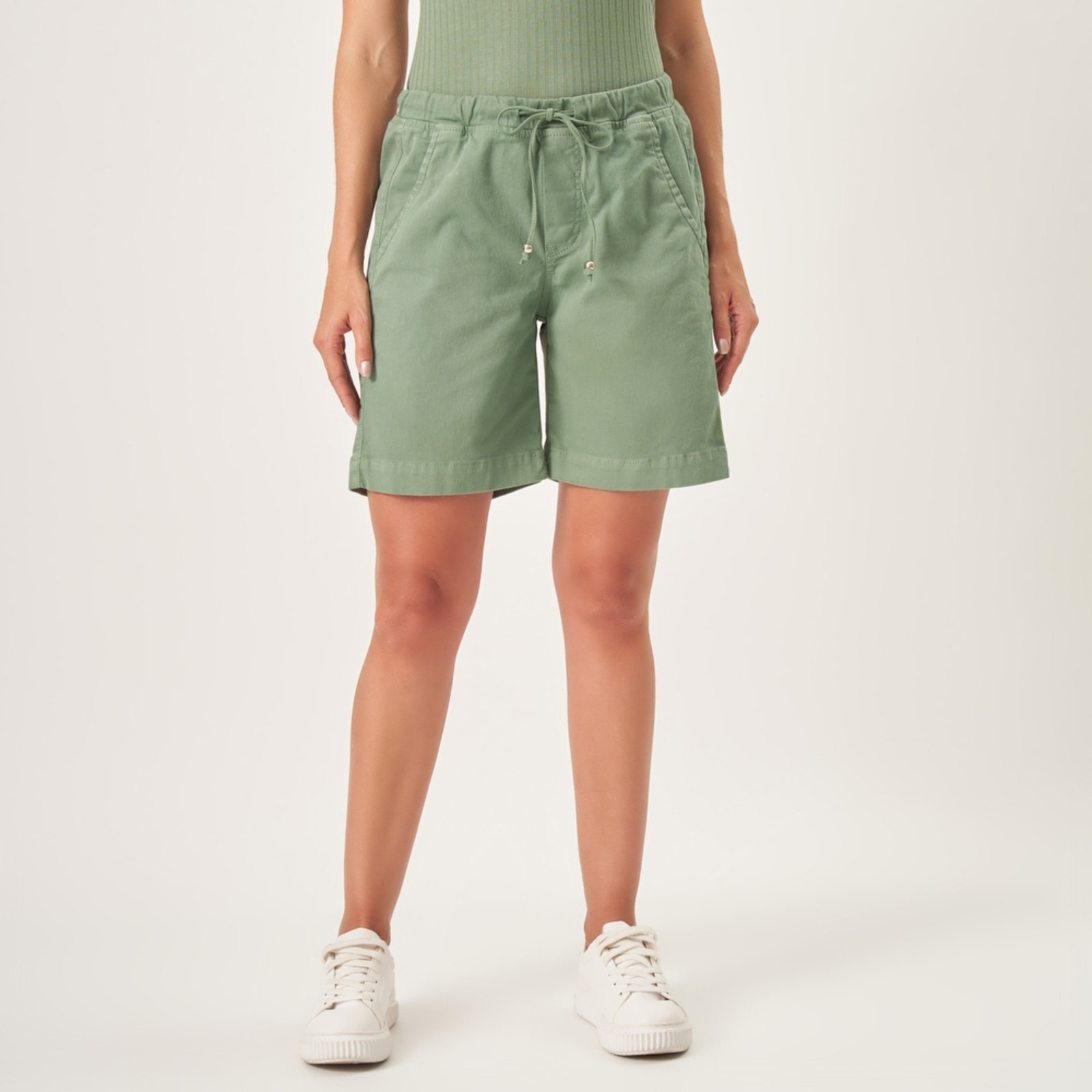 Imagem principal Bermuda Jogger Jeans Confort Colors Com Elástico na Cintura Relva Bloom verde