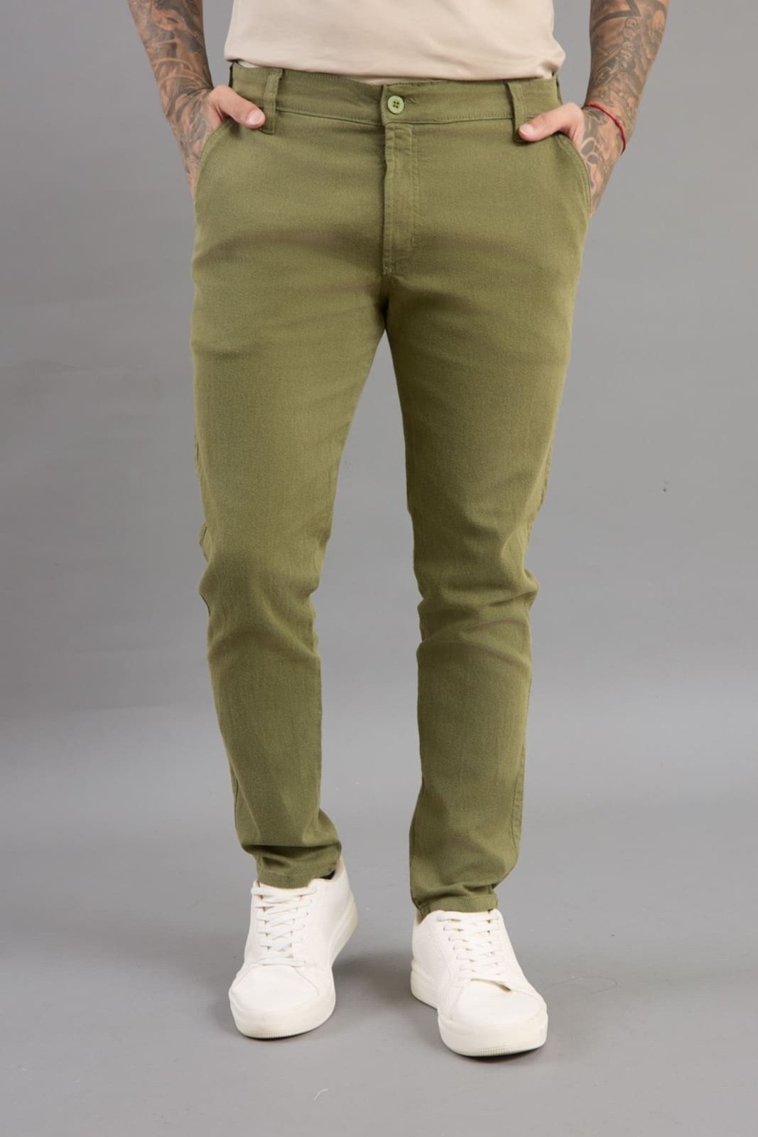 Imagem principal Calça Chino Masculina Em Sarja Com Bolsos Skinny Dialogo DIALOGO verde