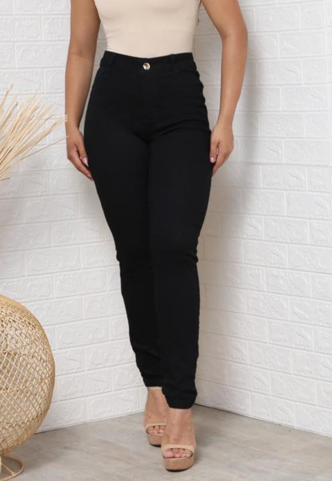 Imagem principal Calça Feminina jeans Skinny Cintura Alta com Elastano Preta. INSIDE JEANS ED E A E JEANS preto