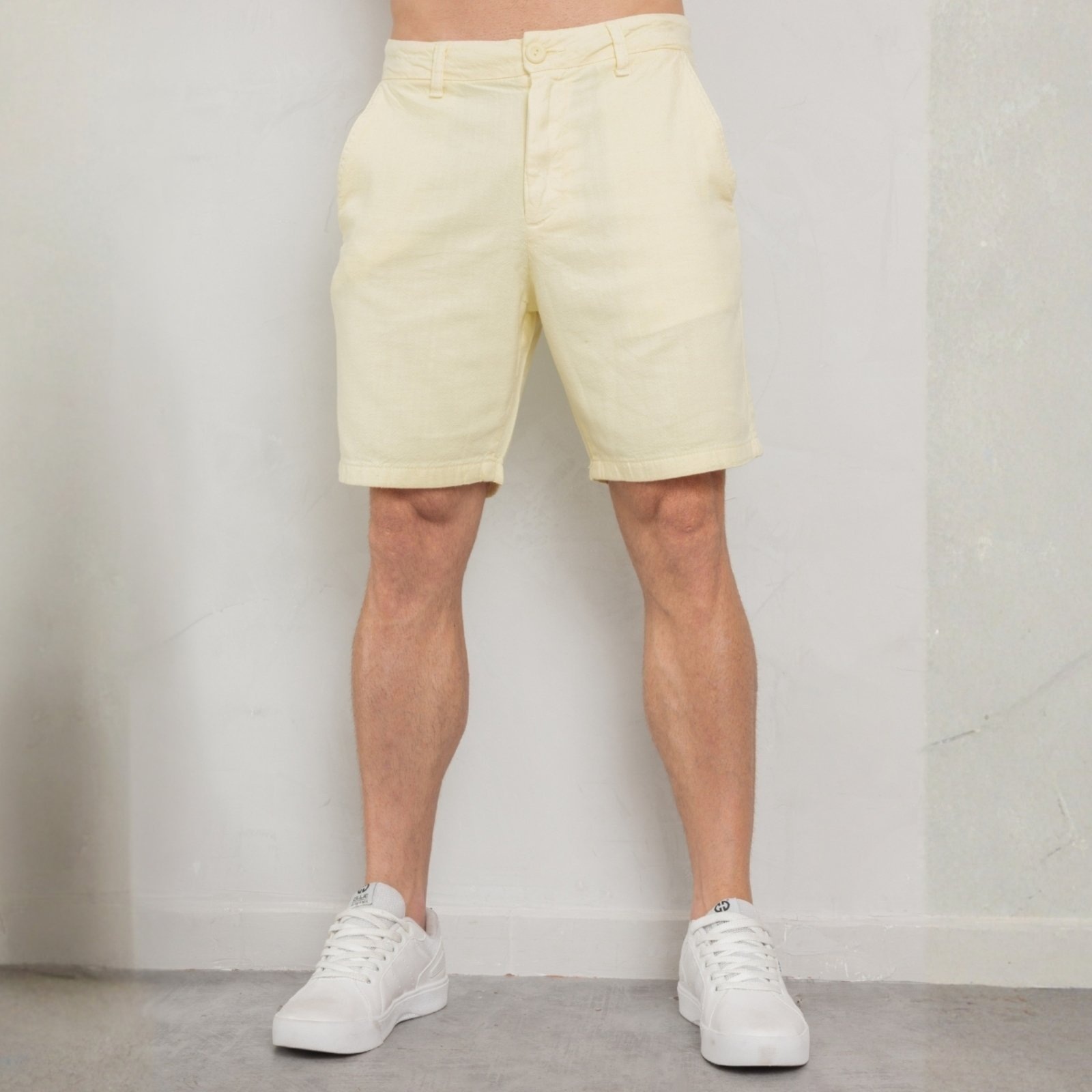 Imagem principal Bermuda Linho Tinturada Bolso-Faca Masculina Revanche Consilino Revanche amarelo