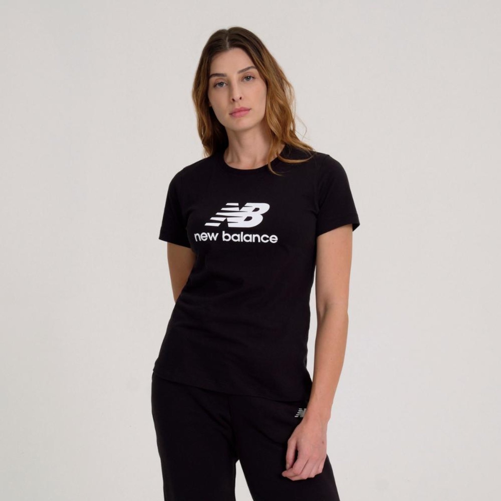 Imagem principal Camiseta New Balance Essentials Feminina New Balance incolor