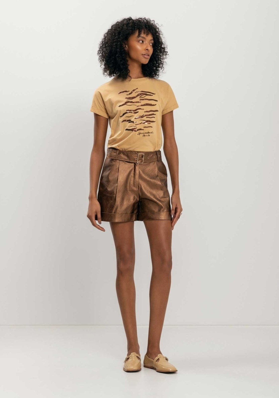 Imagem principal Shorts De Cintura Média Com Cinto Em PU Metalizado Lez a Lez poás