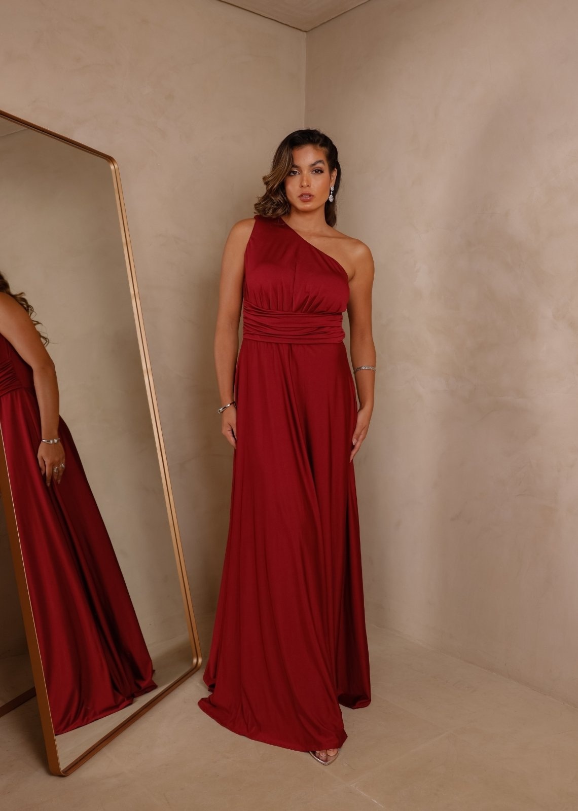 Imagem principal Vestido Longo de Festa um Ombro Fluity Inês Cia do Vestido bordô