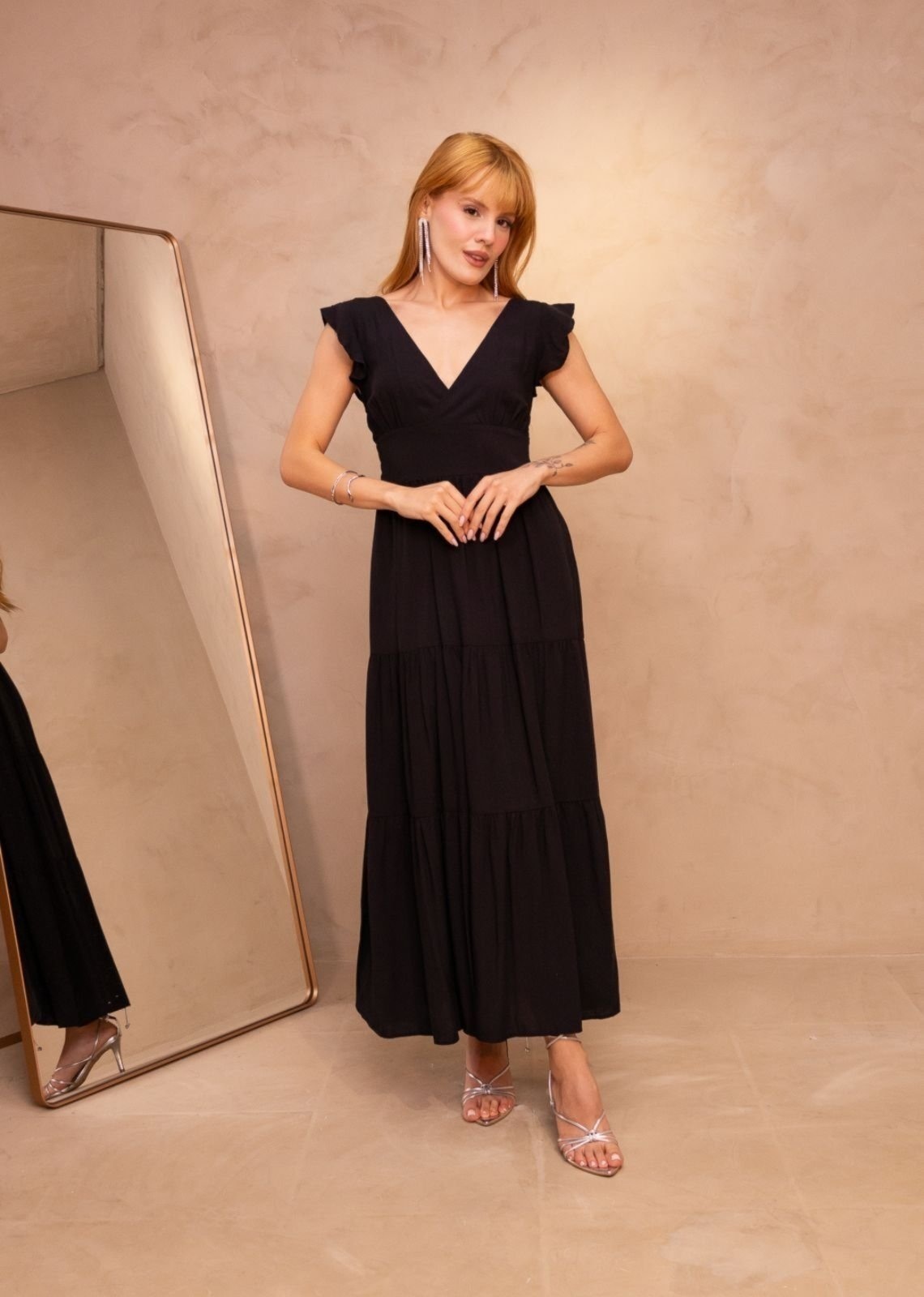 Imagem principal Vestido Midi Decote em V Manguinha Viscose Hemma Cia do Vestido preto