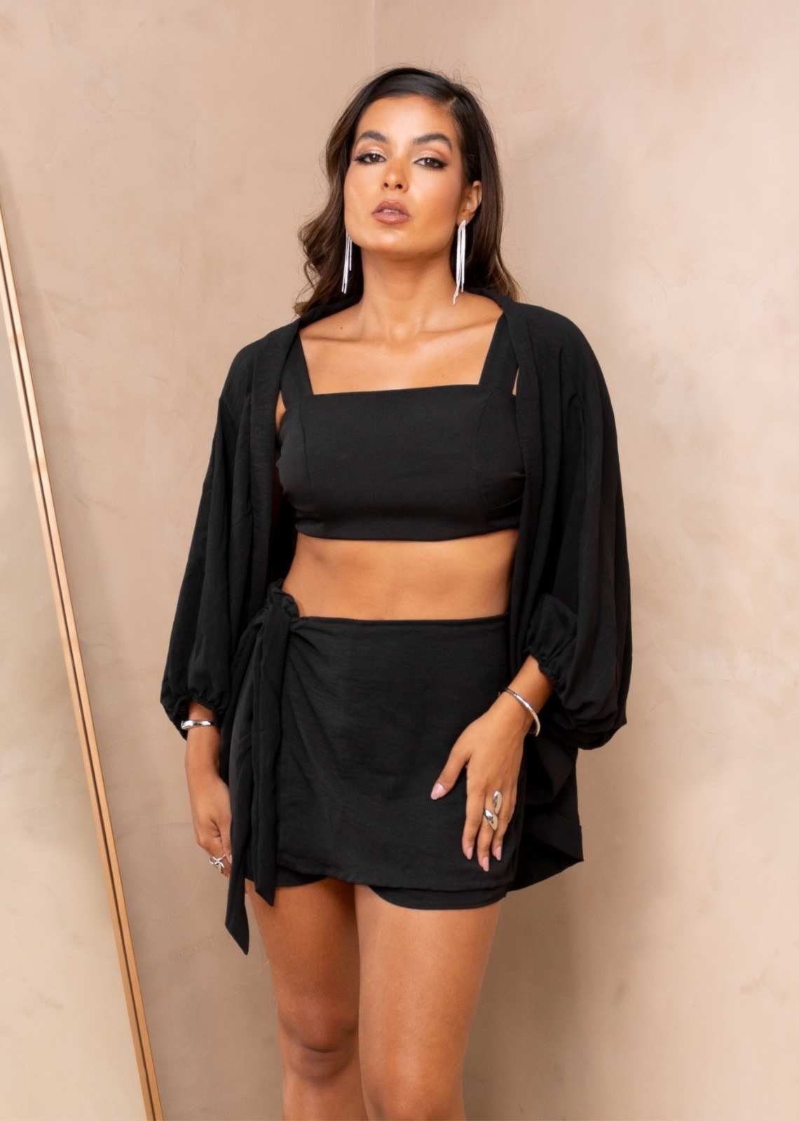Imagem principal Conjunto 2 peças: Short-saia e Kimono Auryne Cia do Vestido preto